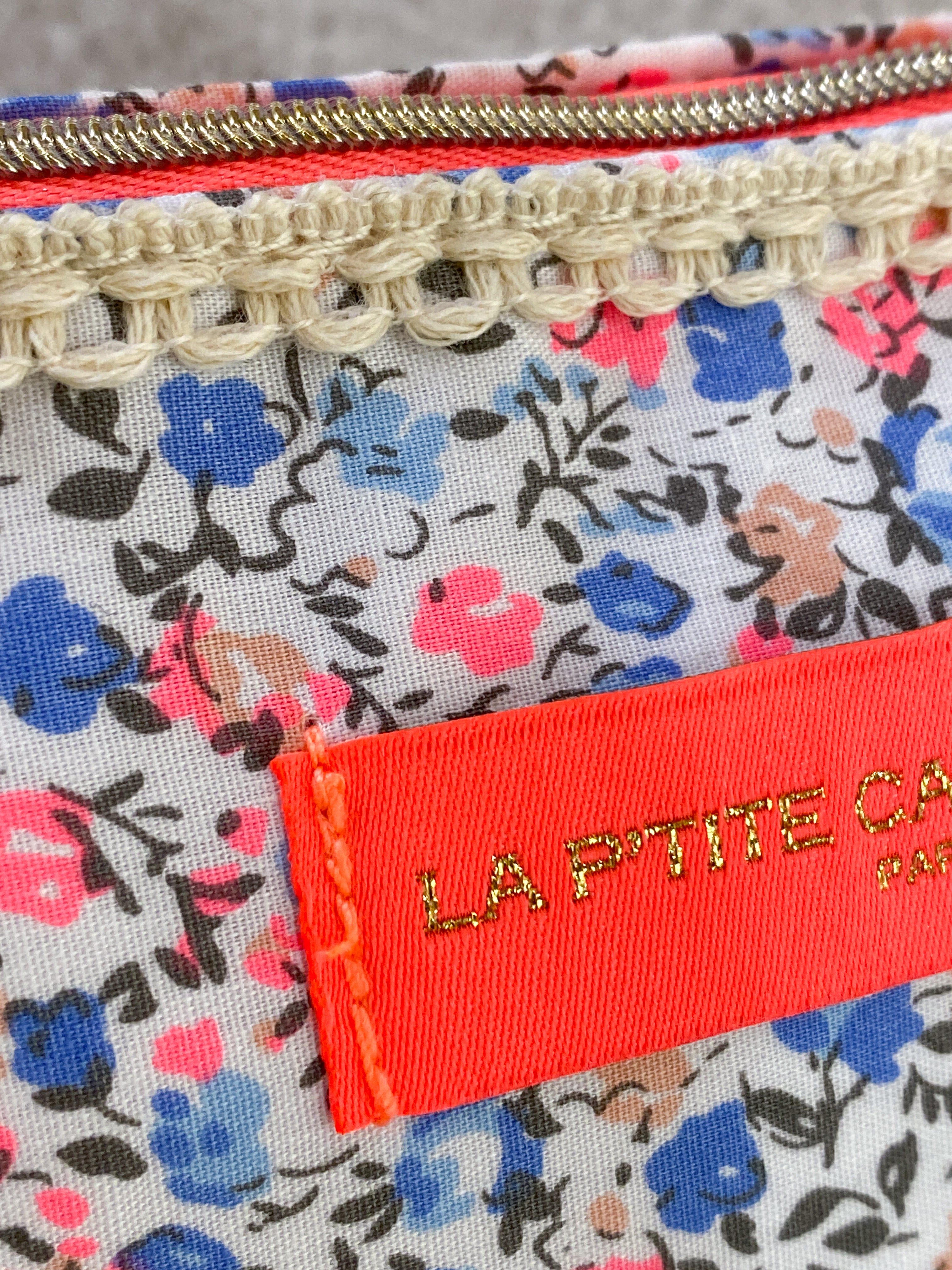 Pochette en coton zippée fleurie avec dentelle