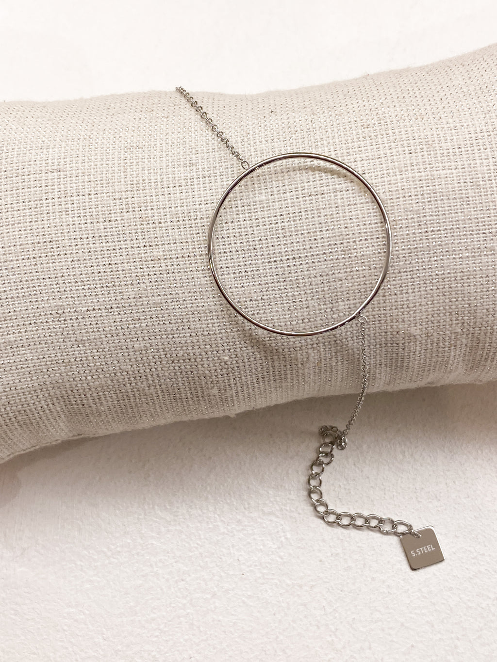 Bracelet grand anneau doré ou argenté