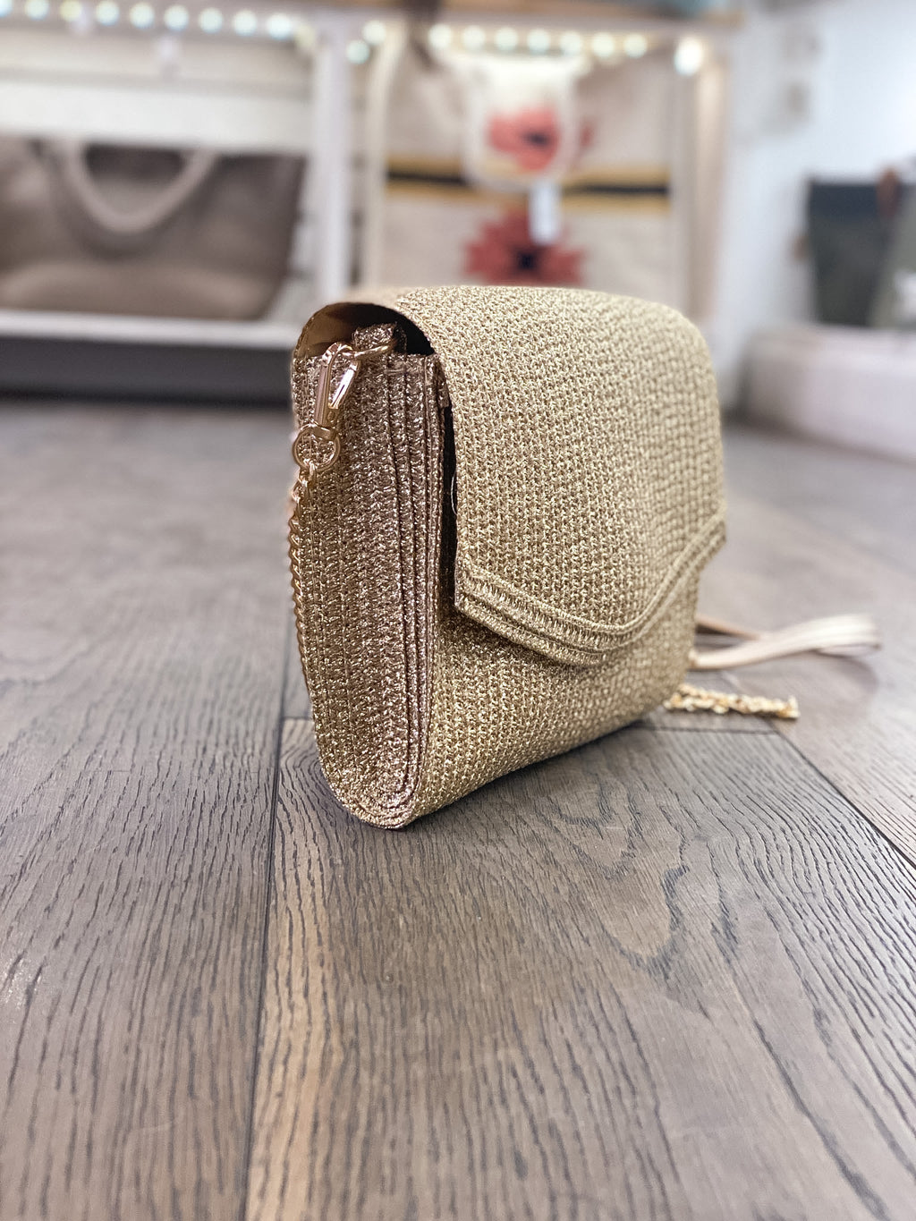 Sac enveloppe paille brillante à bandoulière