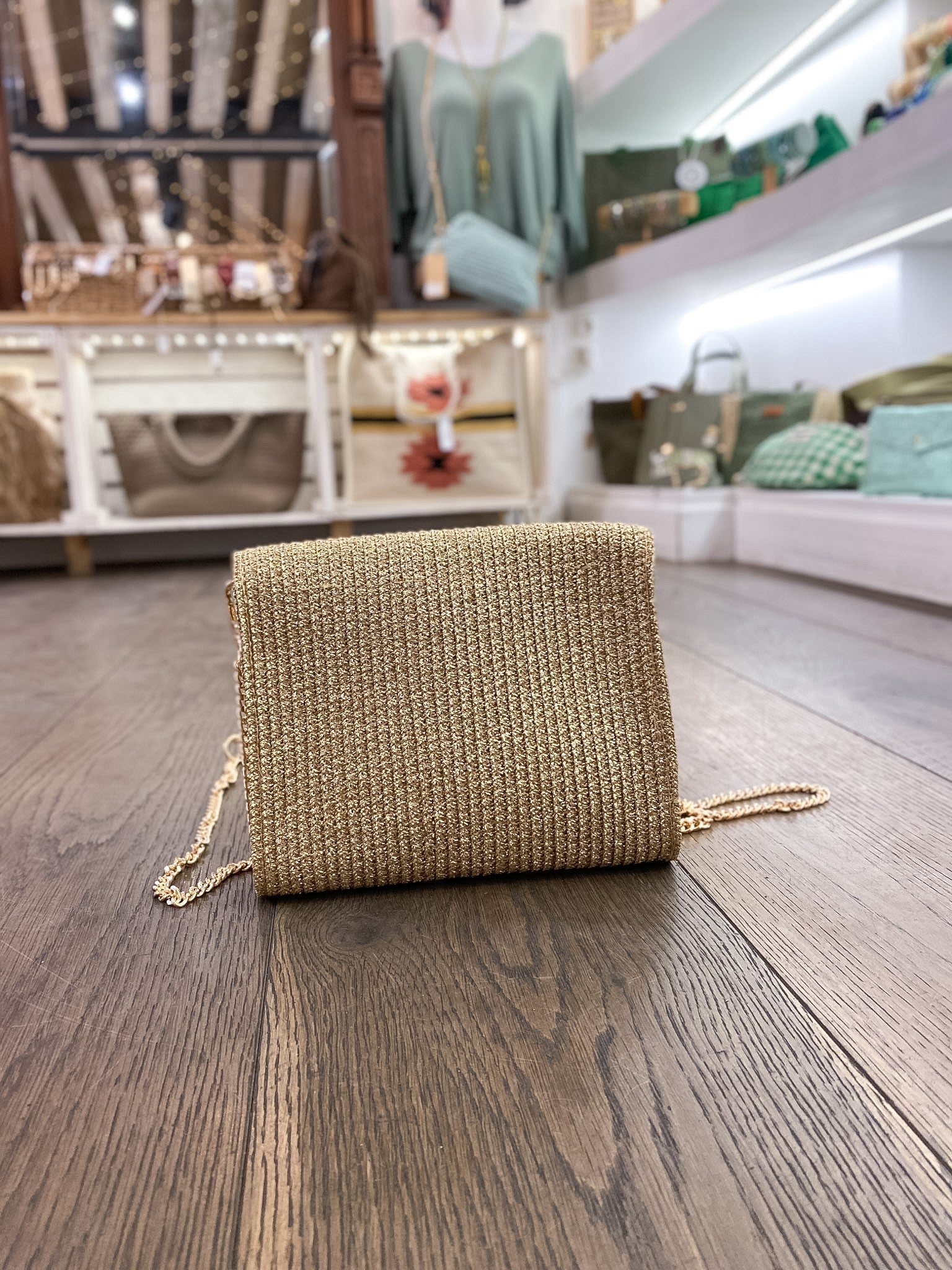 Sac enveloppe paille brillante à bandoulière