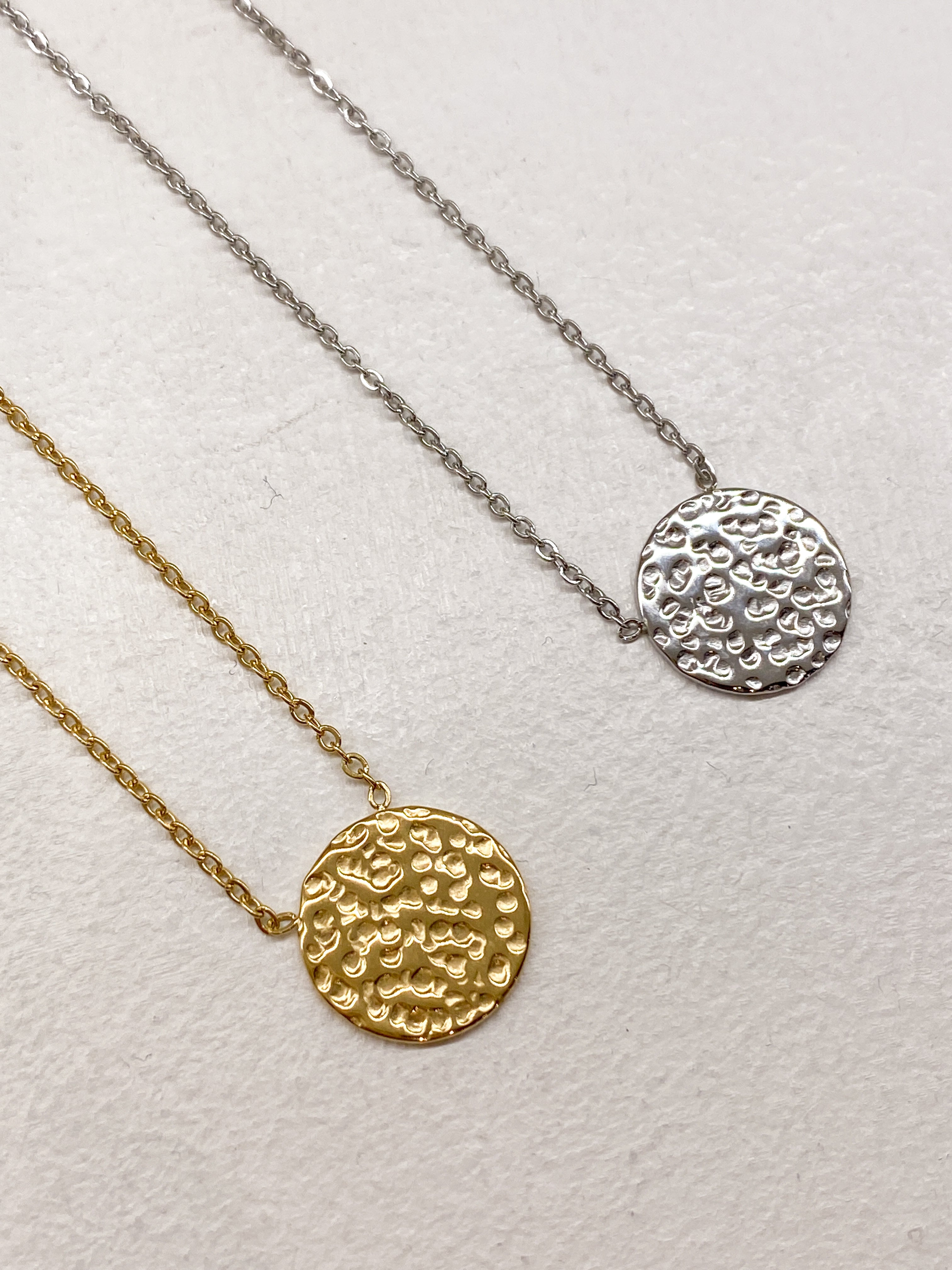 Collier rond martelé en acier inoxydable
