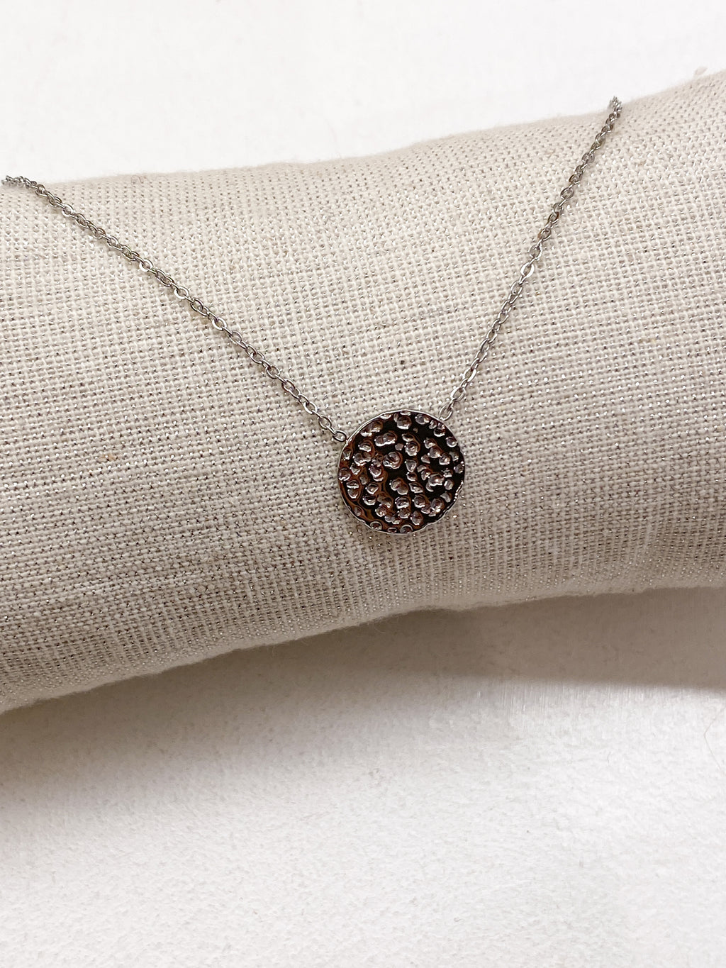 Collier rond martelé en acier inoxydable