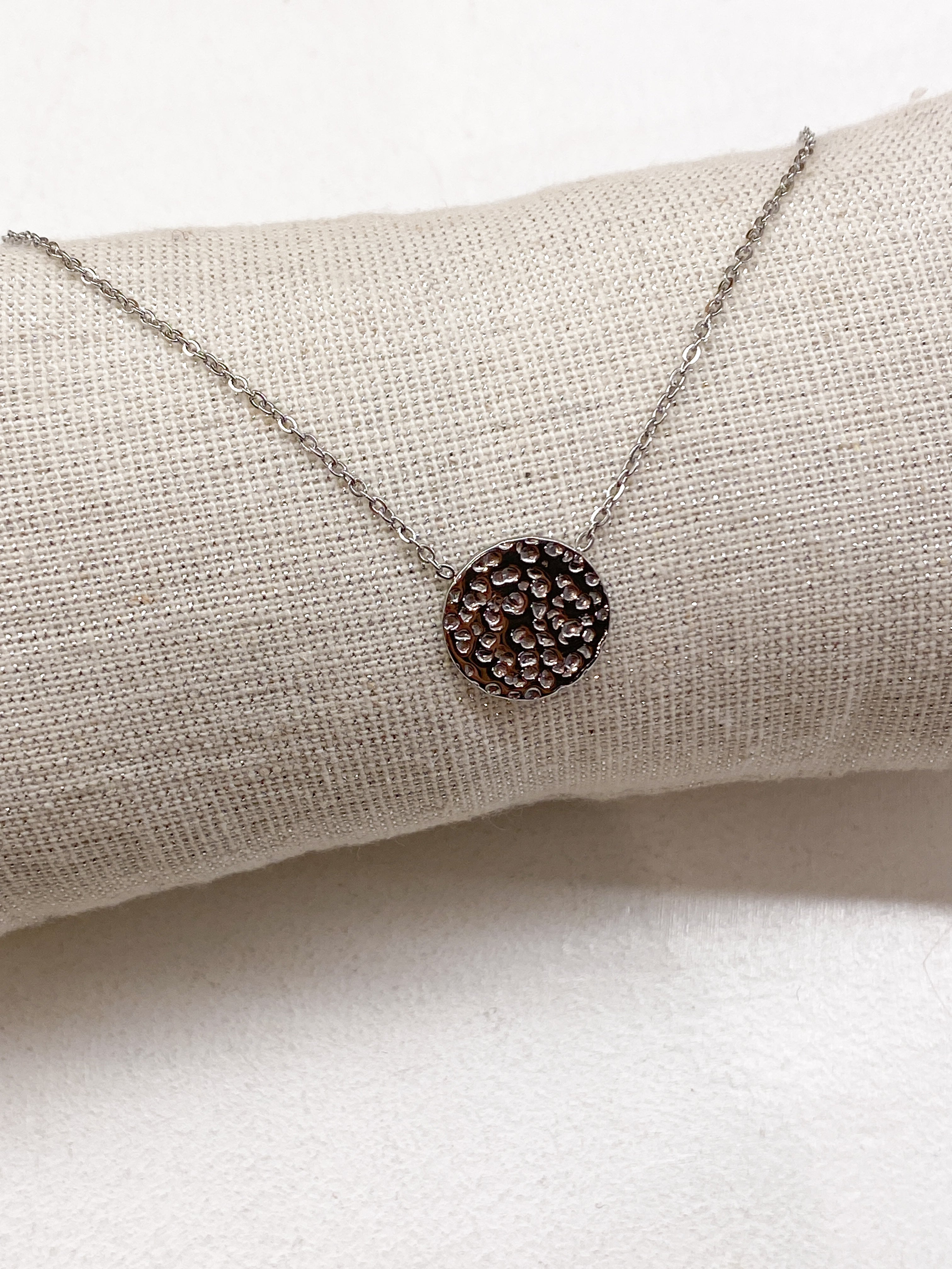 Collier rond martelé en acier inoxydable