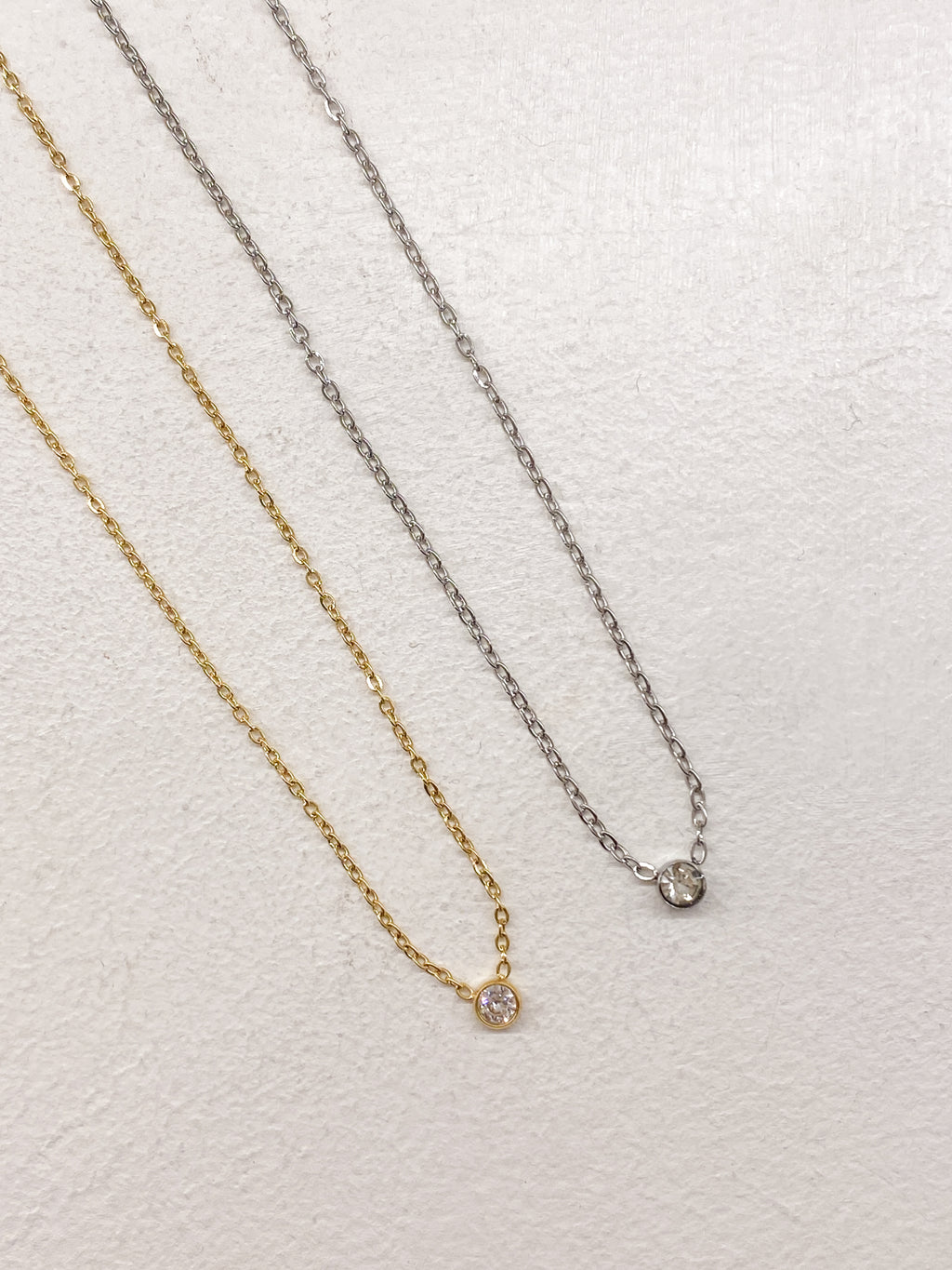 Collier femme minimaliste avec strass central