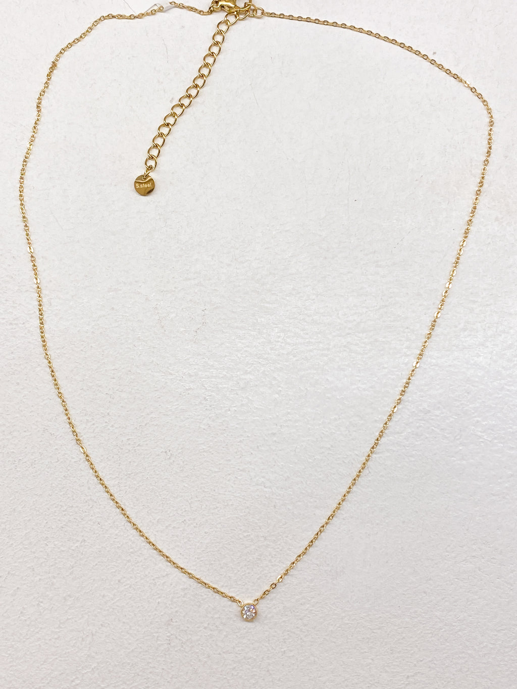Collier femme minimaliste avec strass central