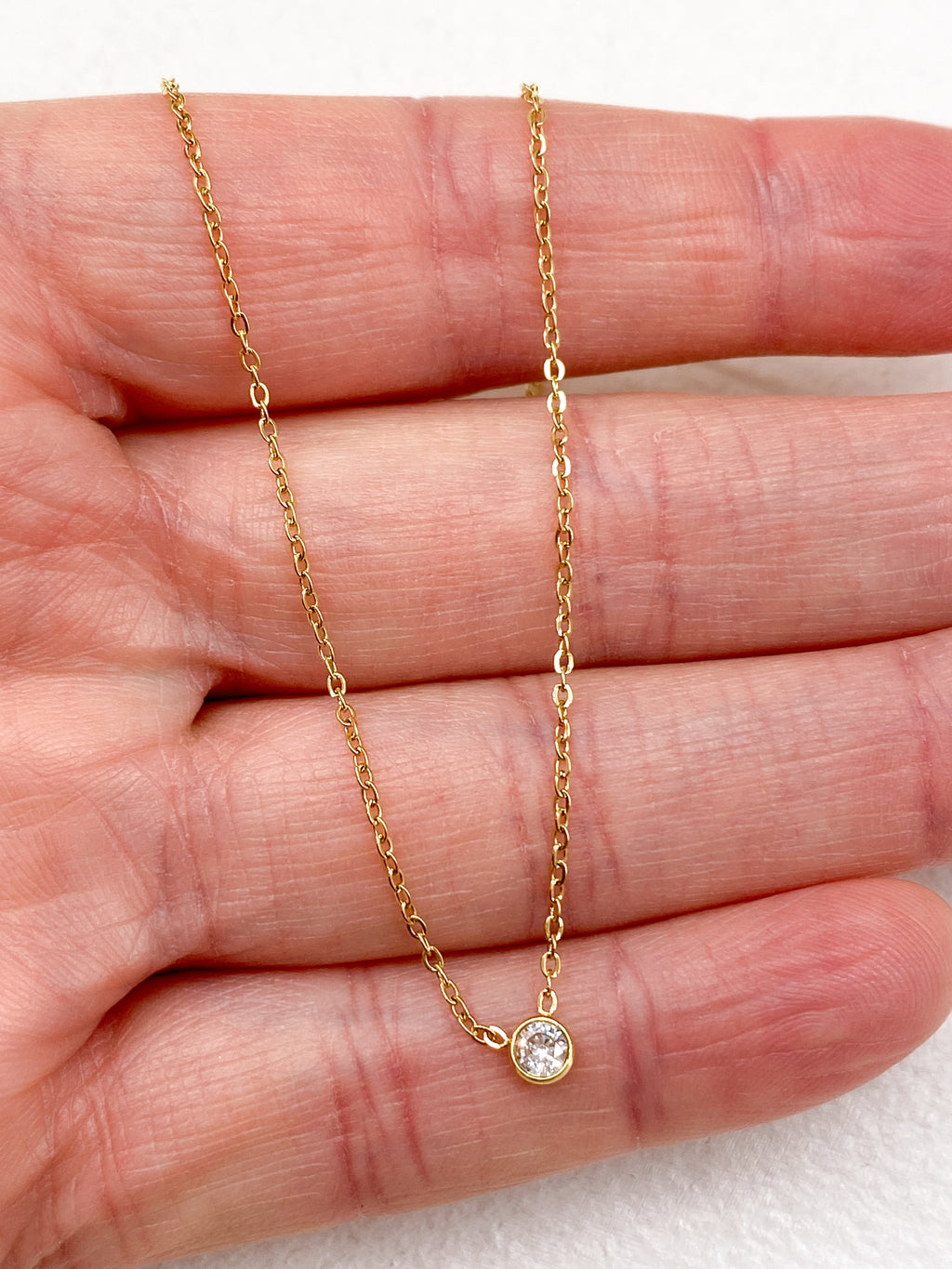 Collier femme minimaliste avec strass central