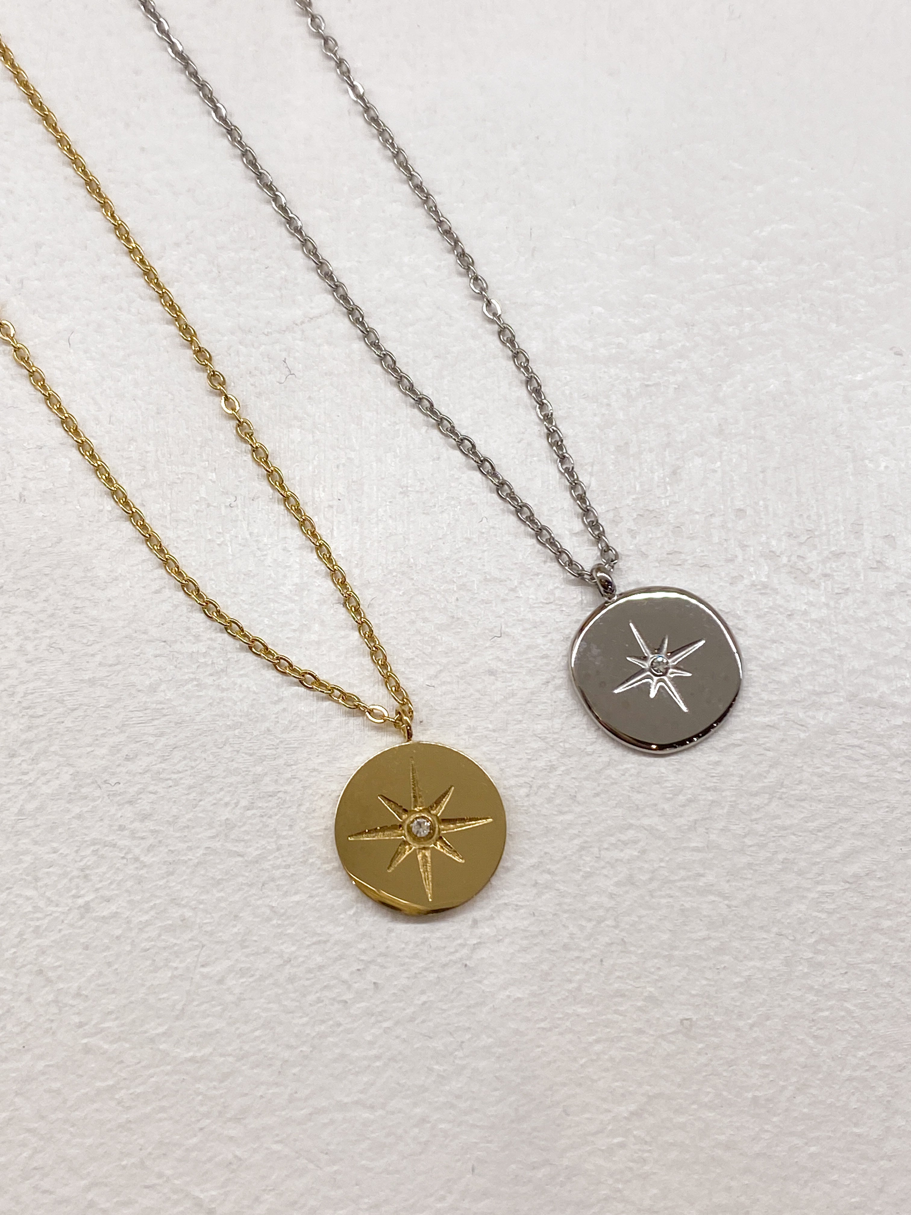 Collier médaille étoile polaire avec strass en acier inoxydable