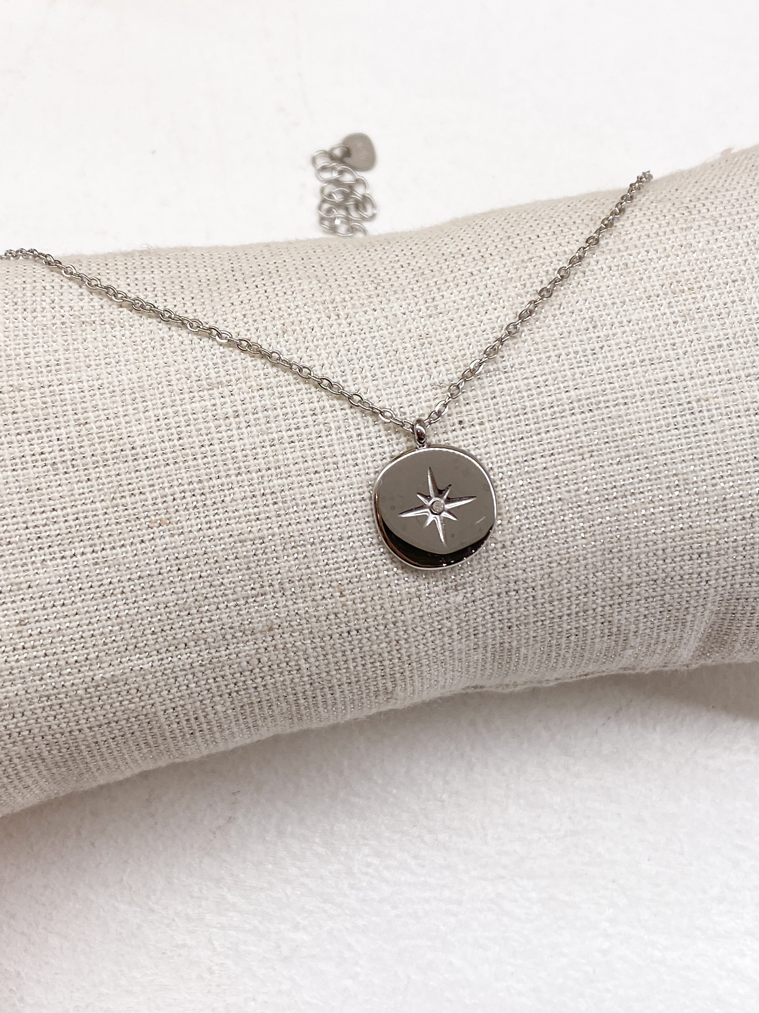 Collier médaille étoile polaire avec strass en acier inoxydable