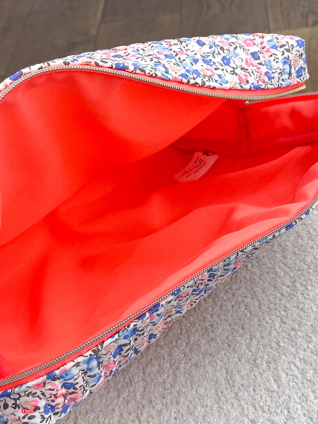 Trousse matelassée fleurie en coton