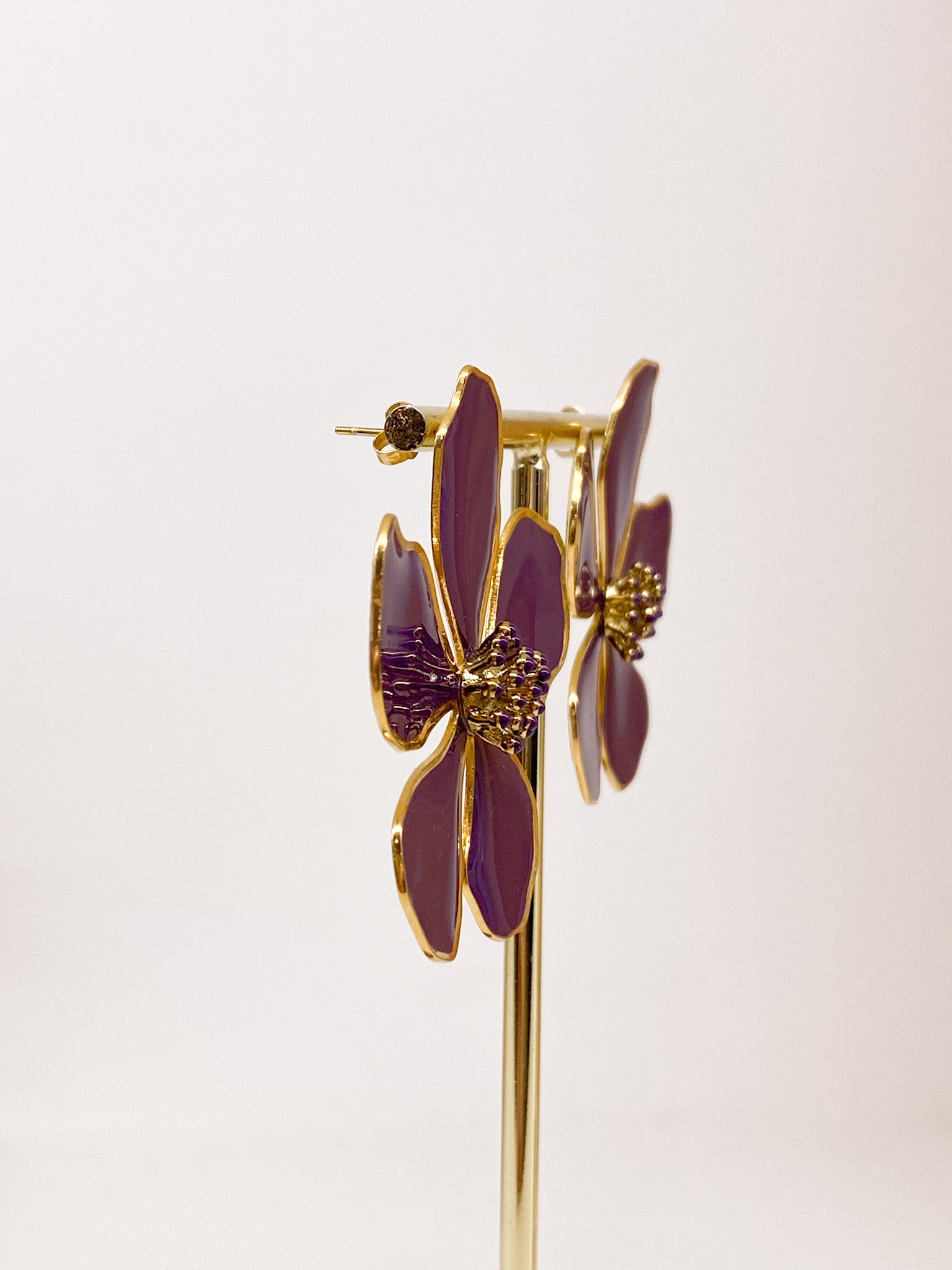 Boucles d’oreilles fleurs en métal et résine colorée