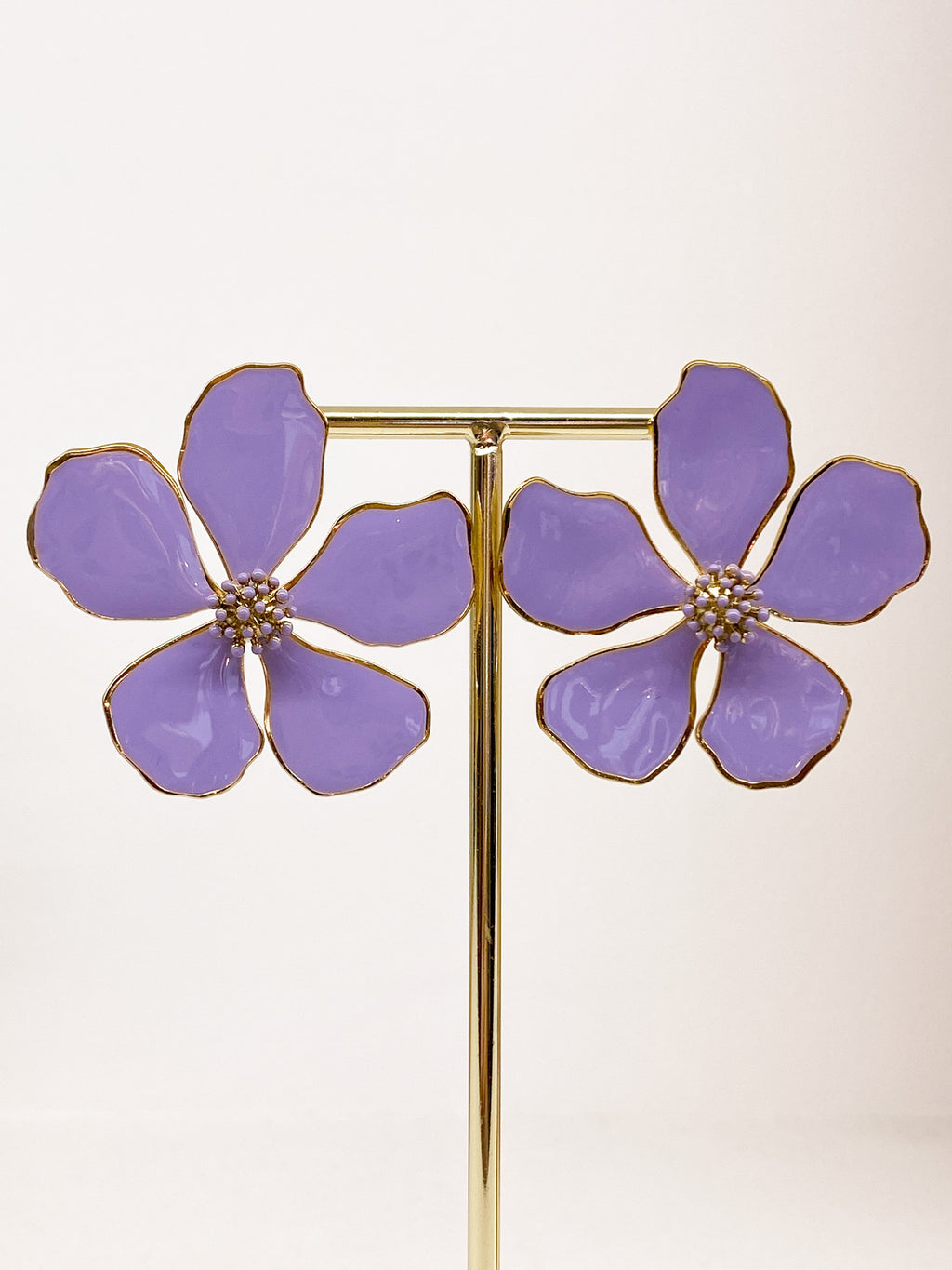Boucles d’oreilles fleurs en métal et résine colorée