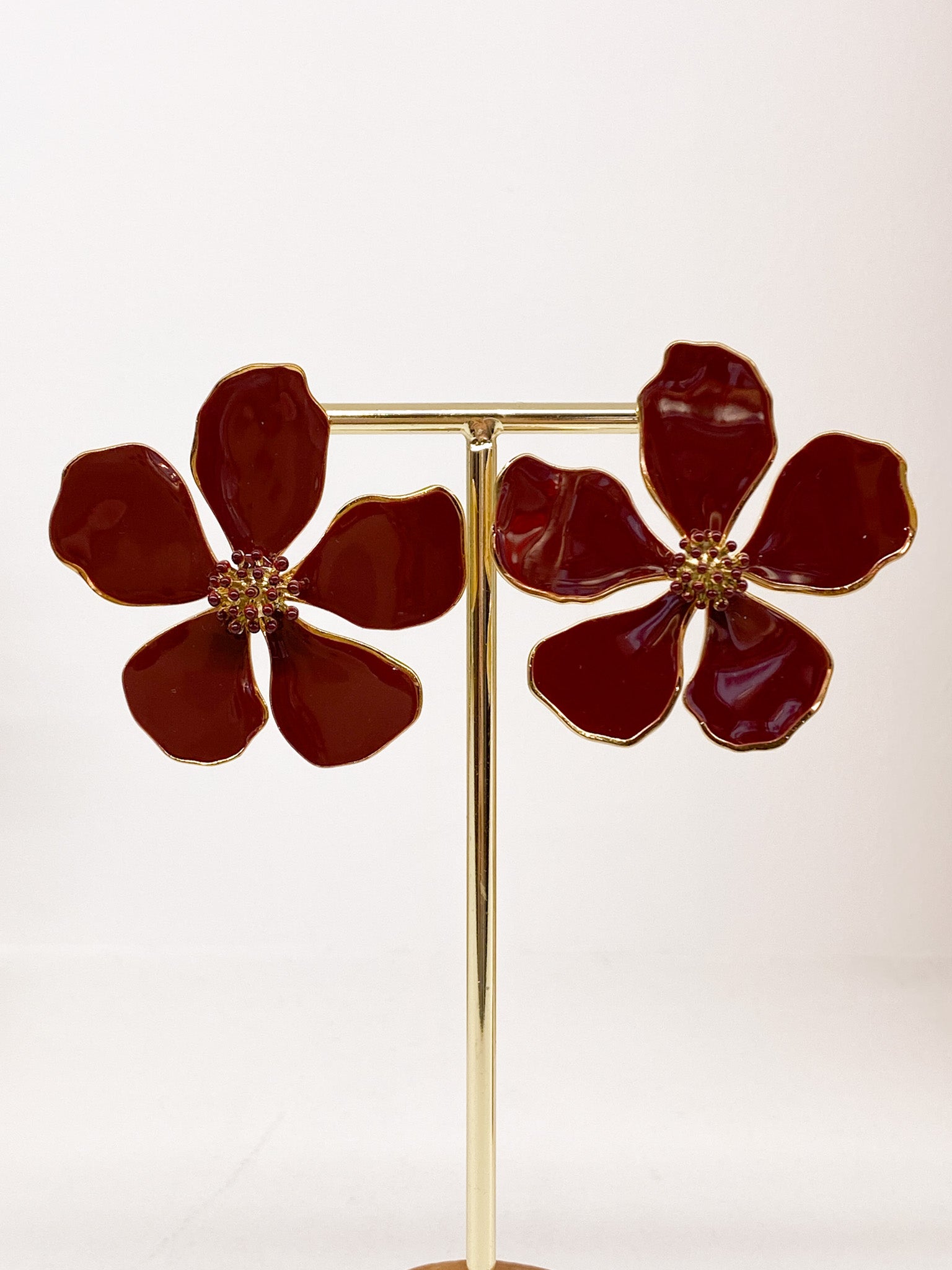 Boucles d’oreilles fleurs en métal et résine colorée