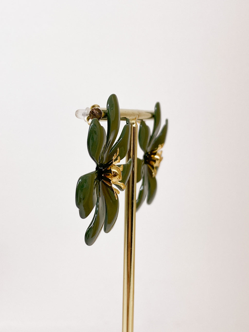 Boucles d’oreilles fleurs émaillées taille moyenne