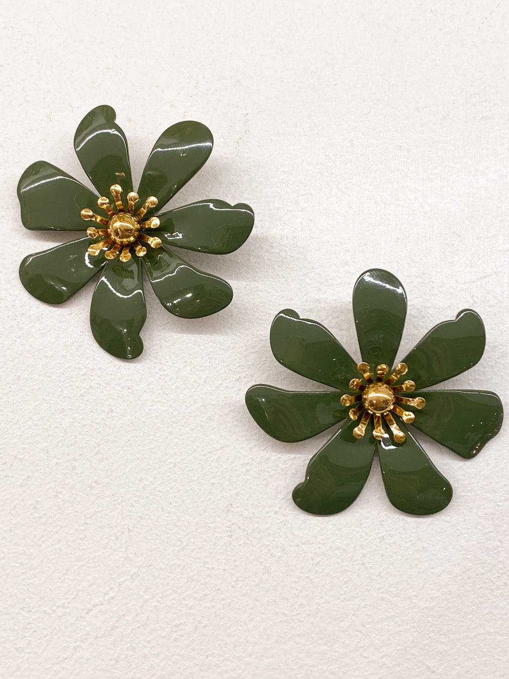 Boucles d’oreilles fleurs émaillées taille moyenne