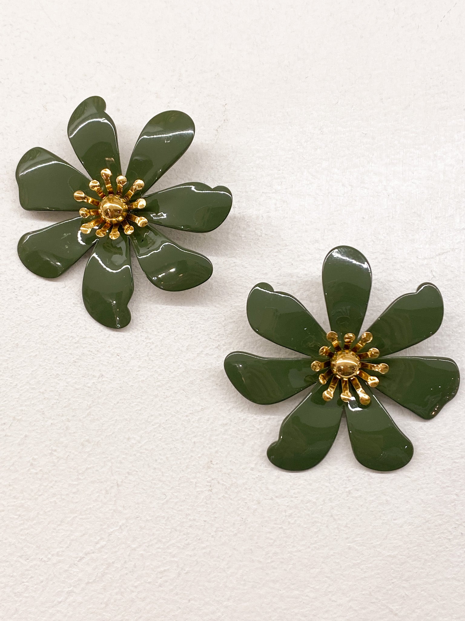 Boucles d’oreilles fleurs émaillées taille moyenne