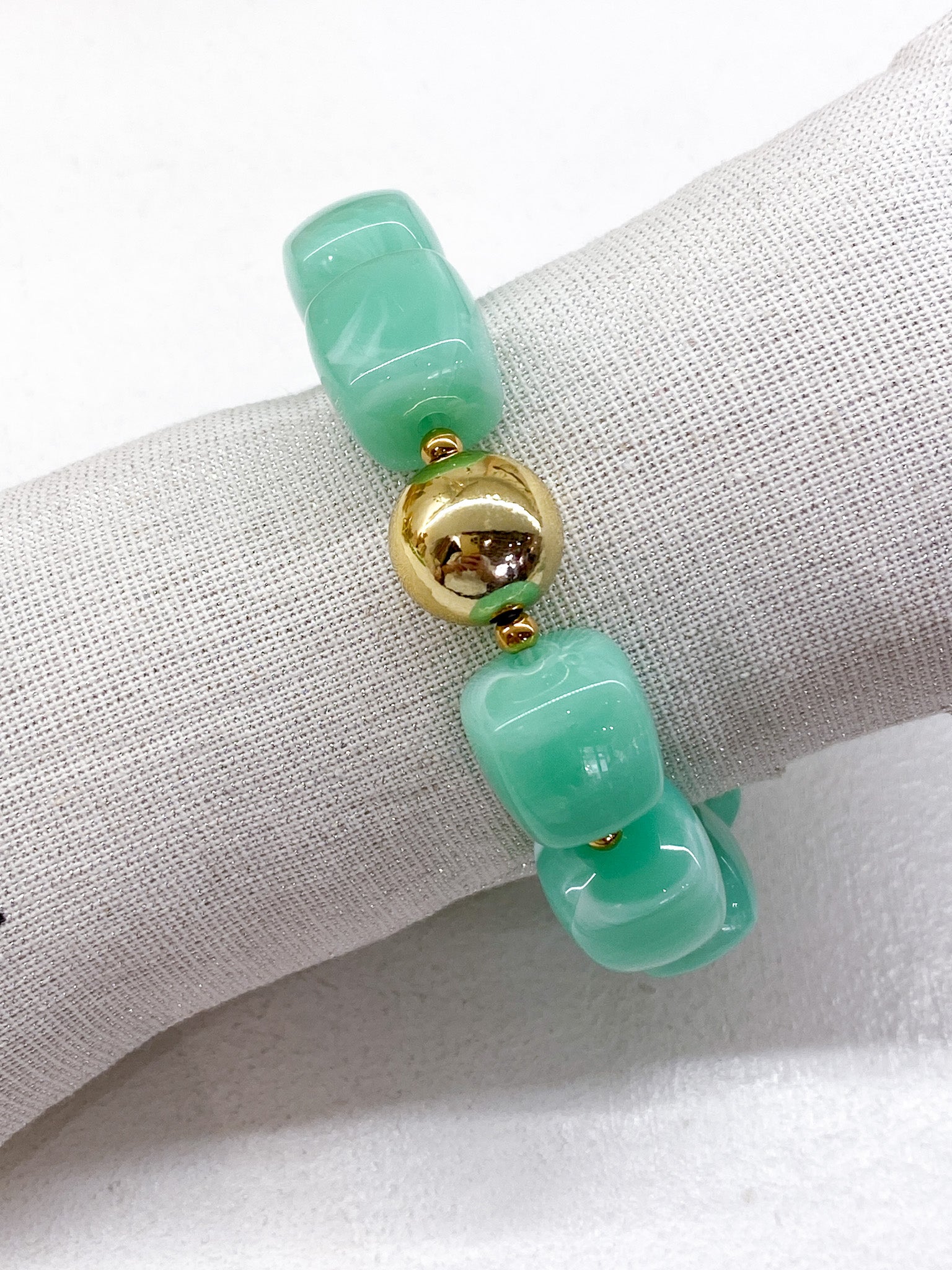 Bracelet élastique perles carrées effet marbré
