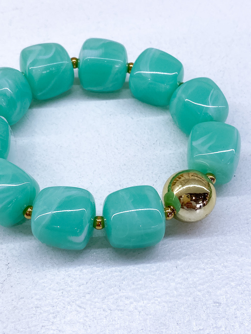 Bracelet élastique perles carrées effet marbré