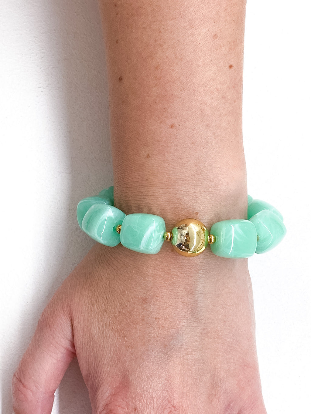Bracelet élastique perles carrées effet marbré
