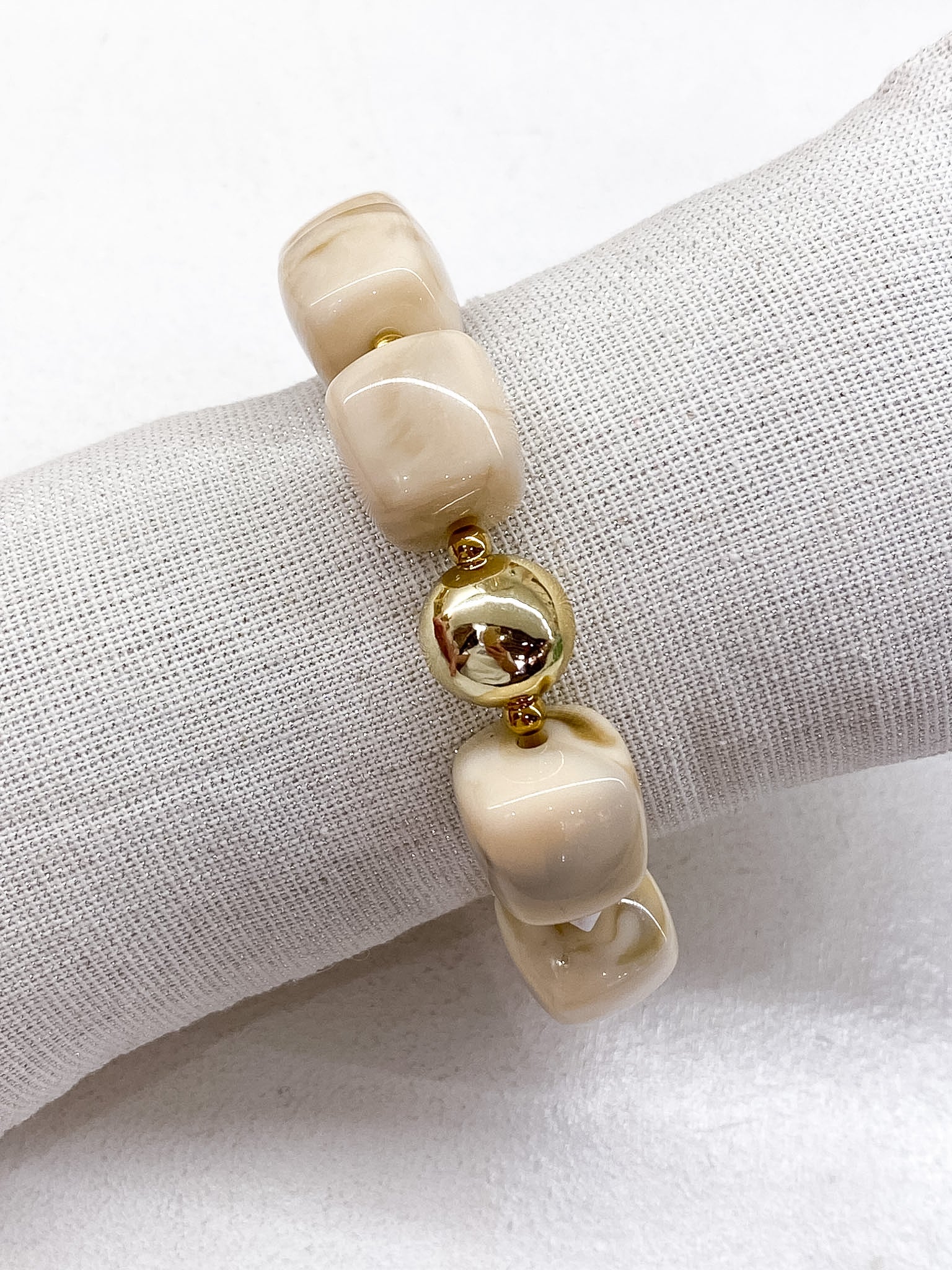 Bracelet élastique perles carrées effet marbré