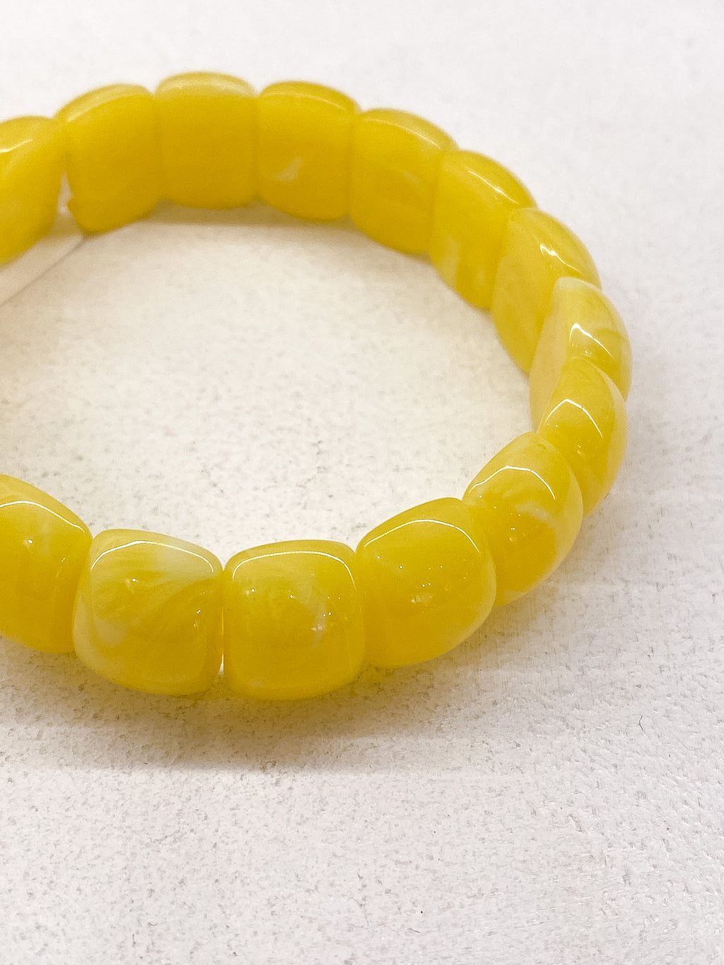 Bracelet fin en acétate marbré coloré sur élastique