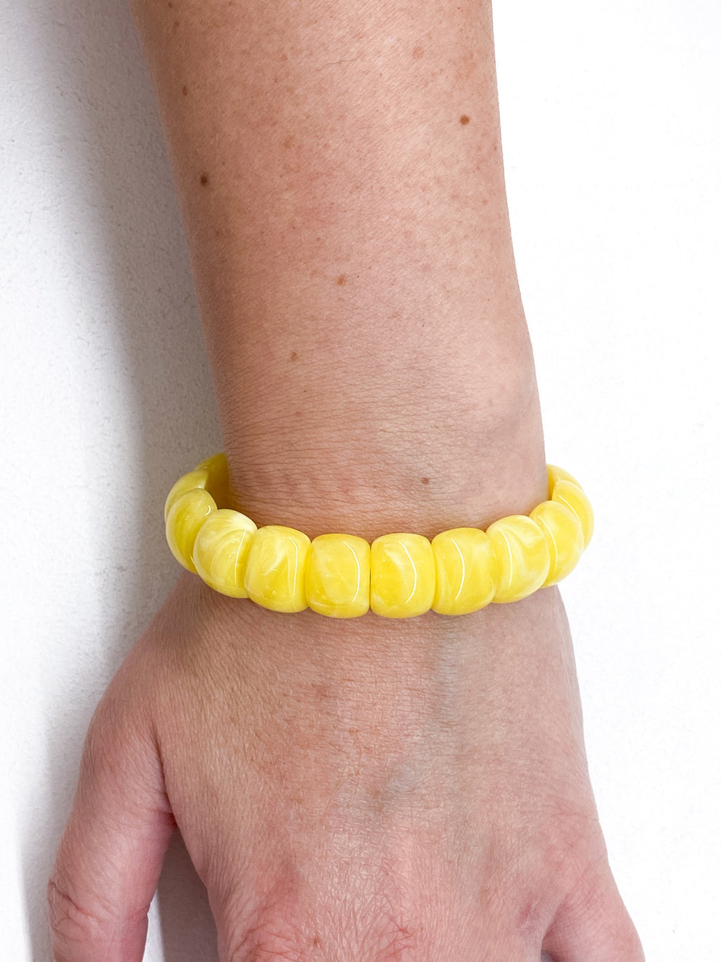 Bracelet fin en acétate marbré coloré sur élastique