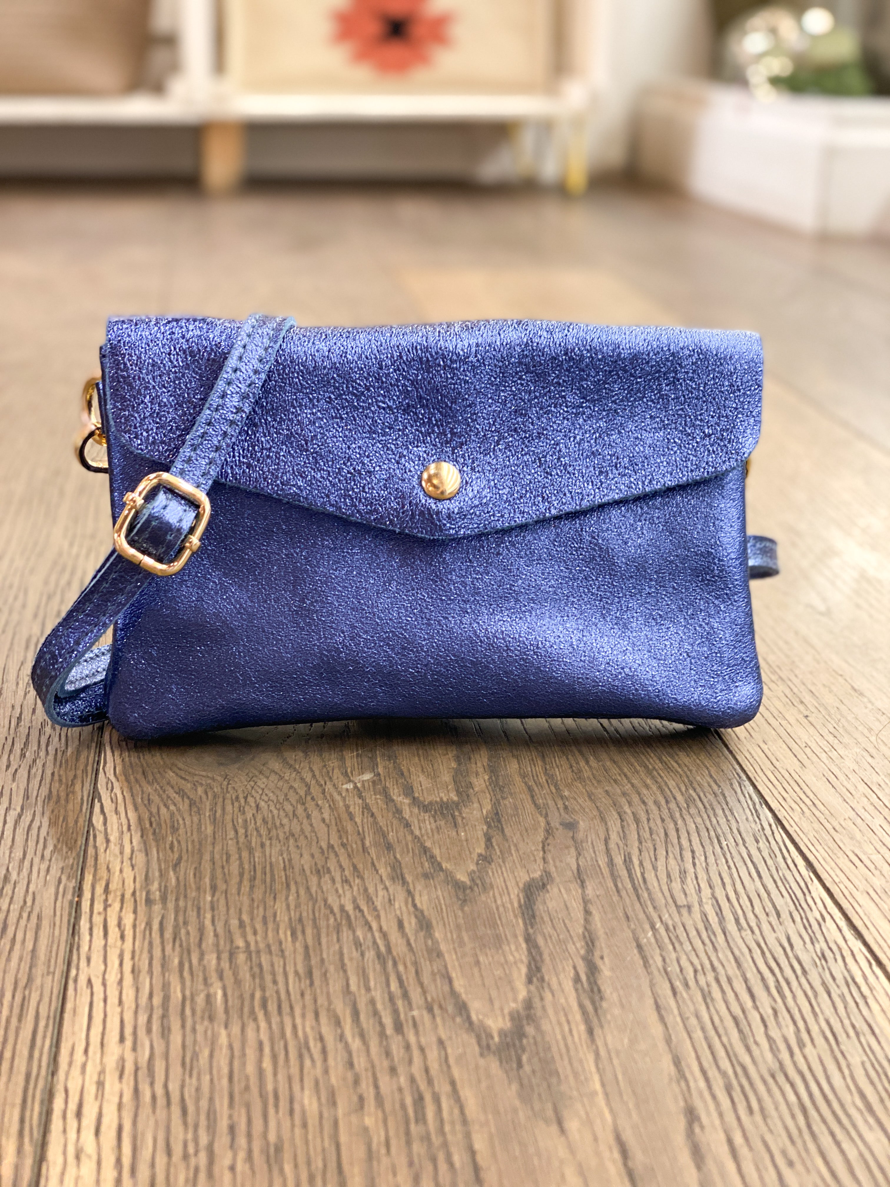 Sac femme en cuir irisé porté main et bandoulière