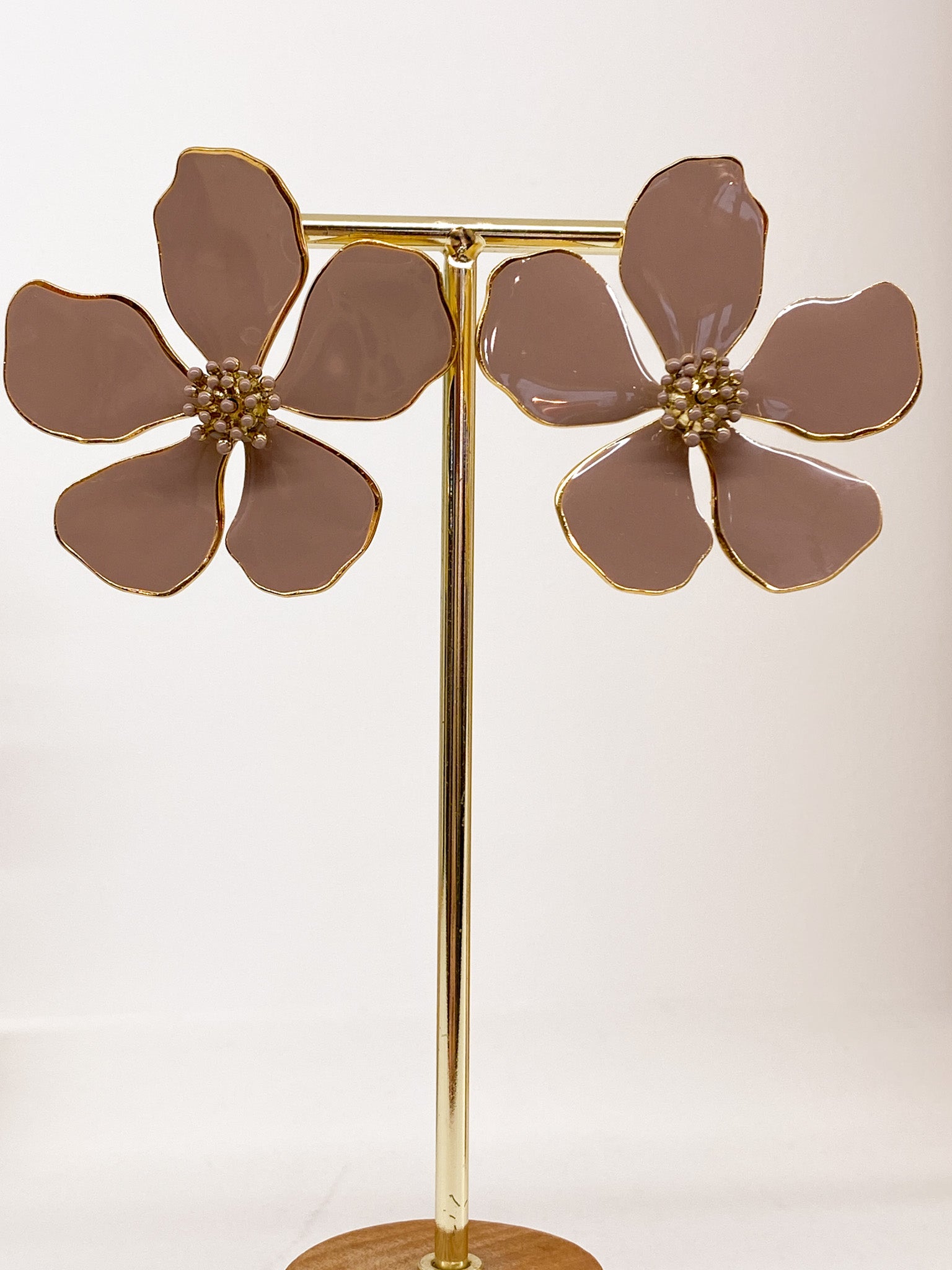 Boucles d’oreilles fleurs en métal et résine colorée