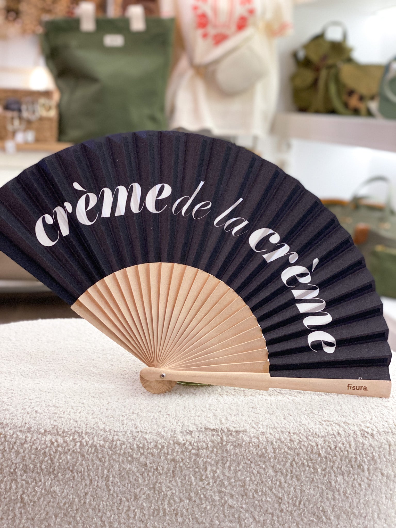 Éventail en tissu avec manche en bois et messages amusants