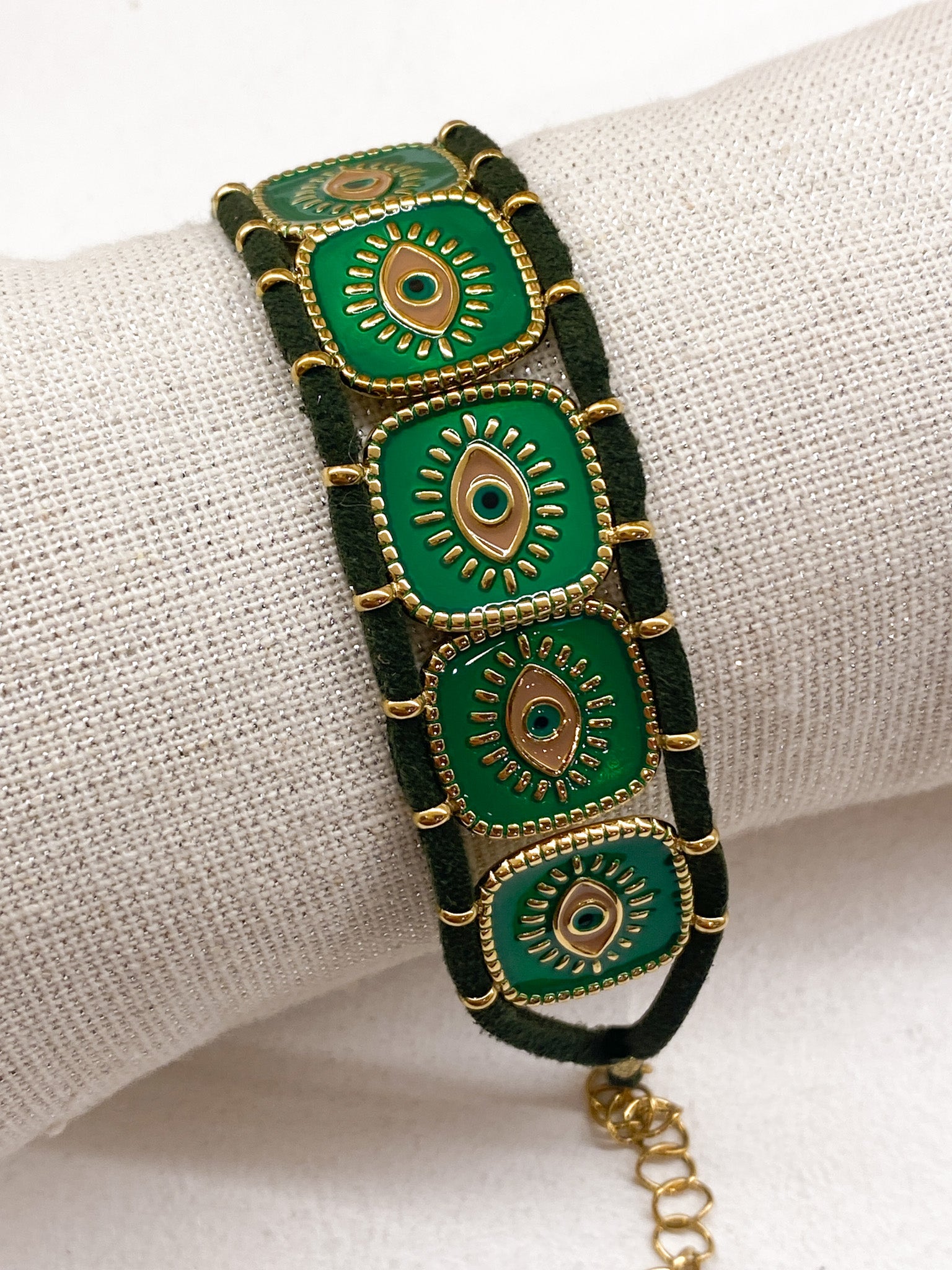 Bracelet en acier inoxydable doré avec carrés émaillés et œil grec