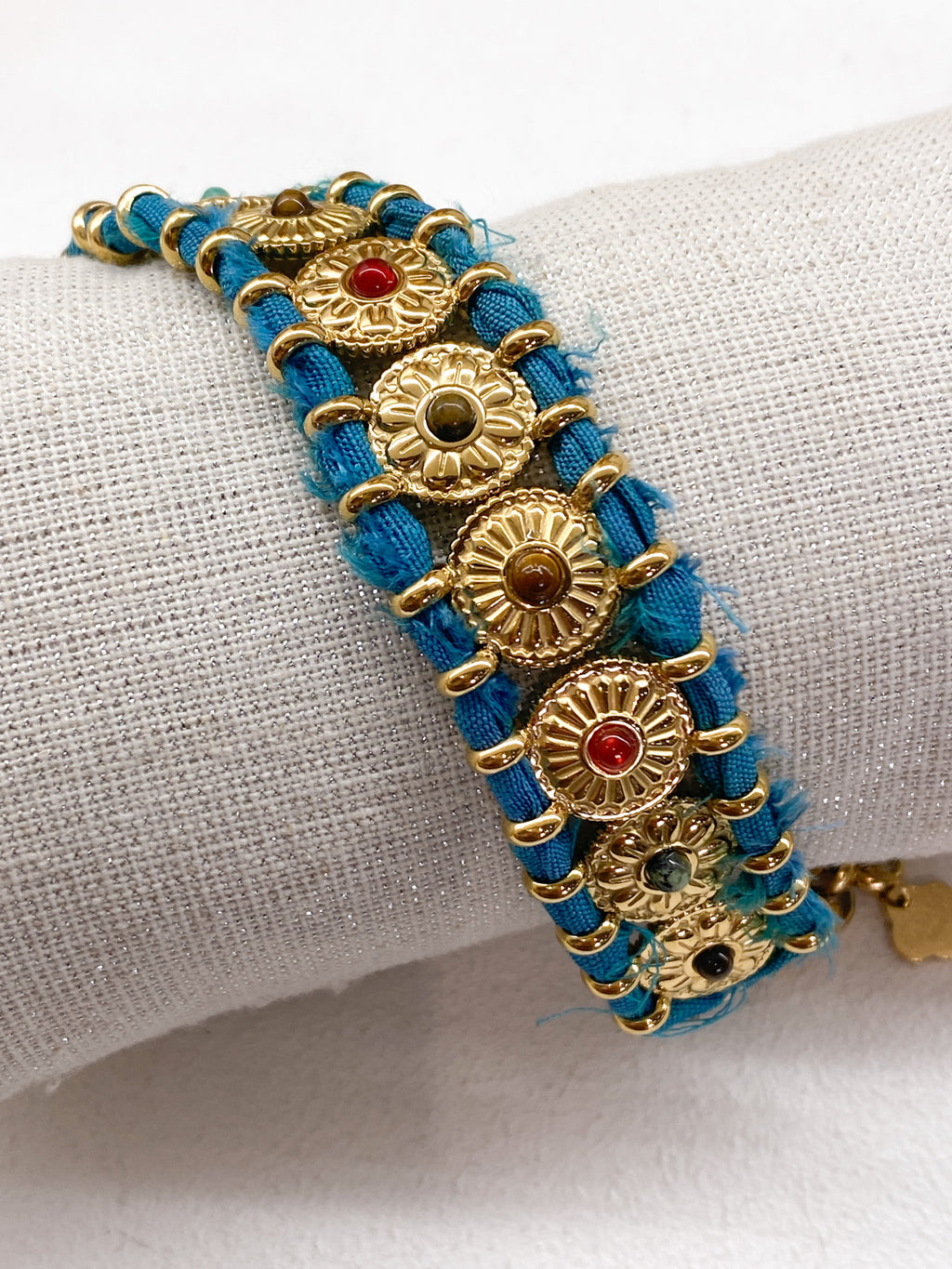 Bracelet doré avec pierres naturelles et médaillons ronds