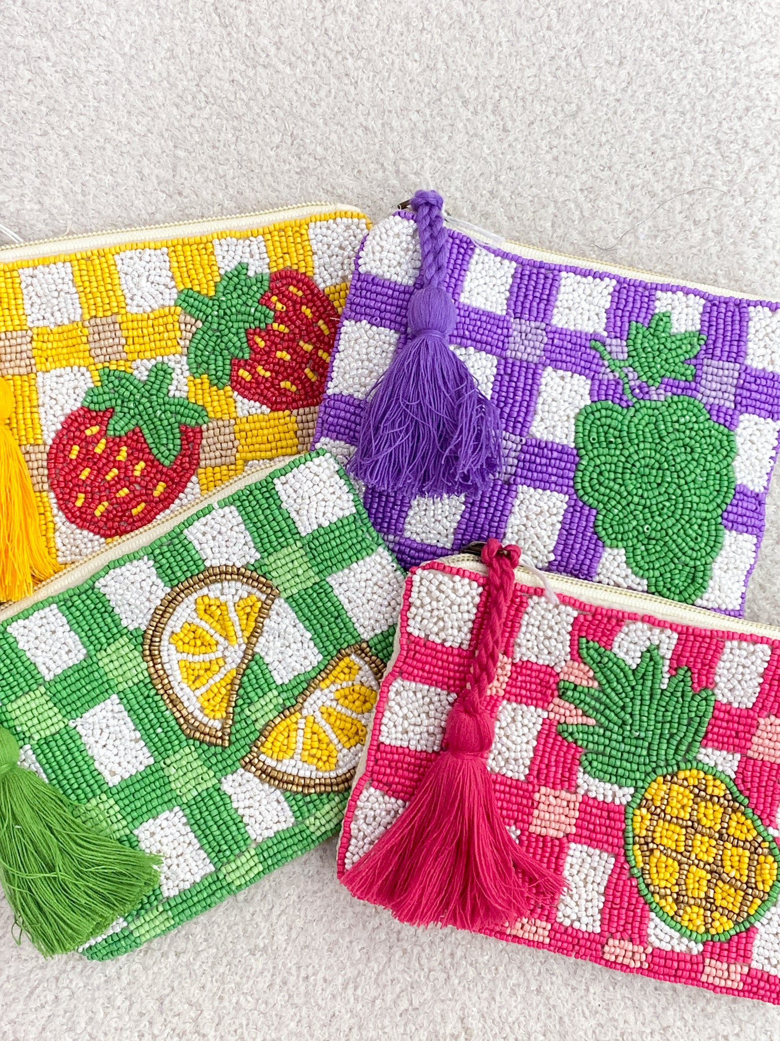 Pochette zippée perlée à carreaux et fruits colorés