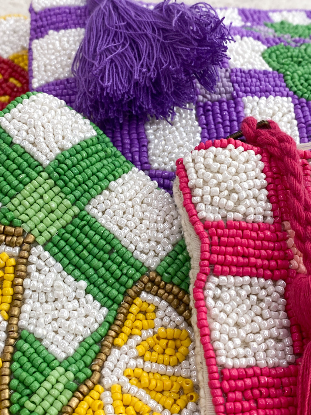 Pochette zippée perlée à carreaux et fruits colorés
