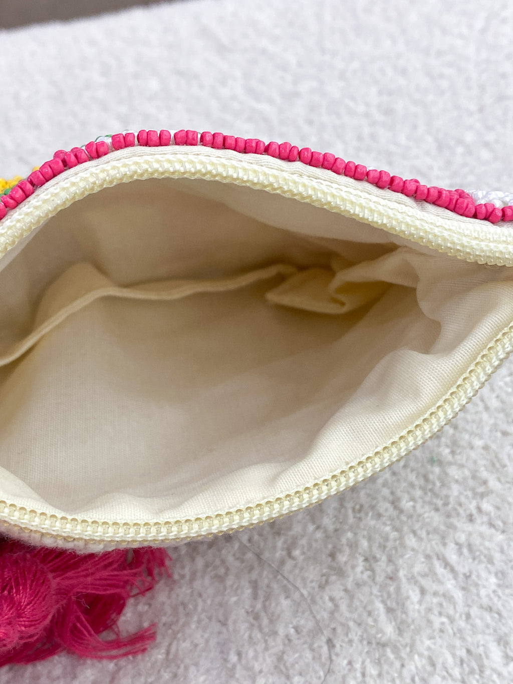 Pochette zippée perlée à carreaux et fruits colorés