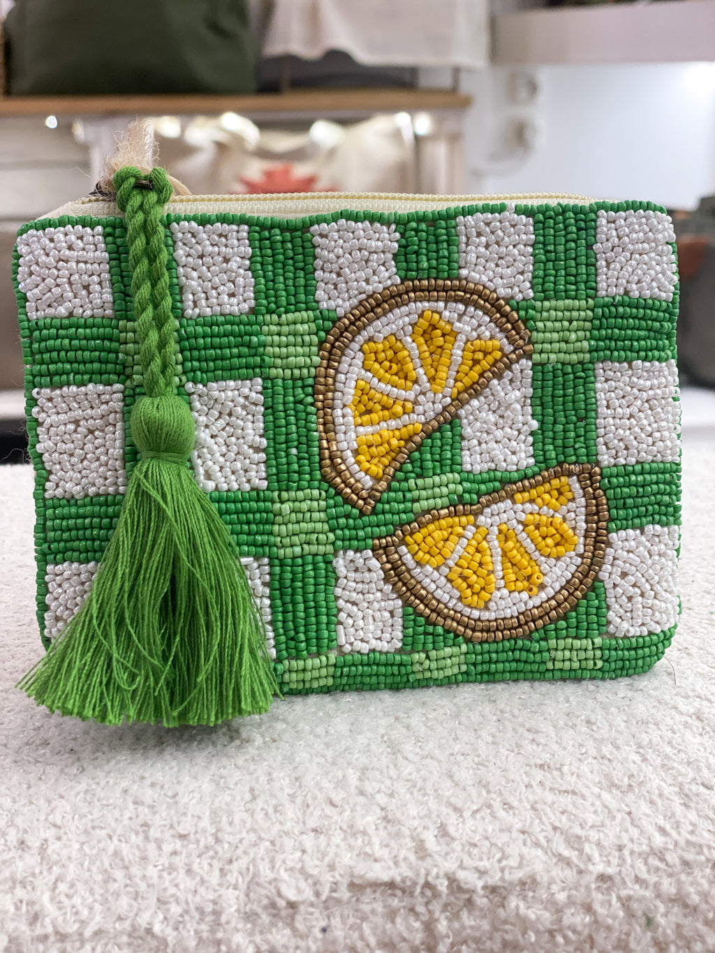 Pochette zippée perlée à carreaux et fruits colorés