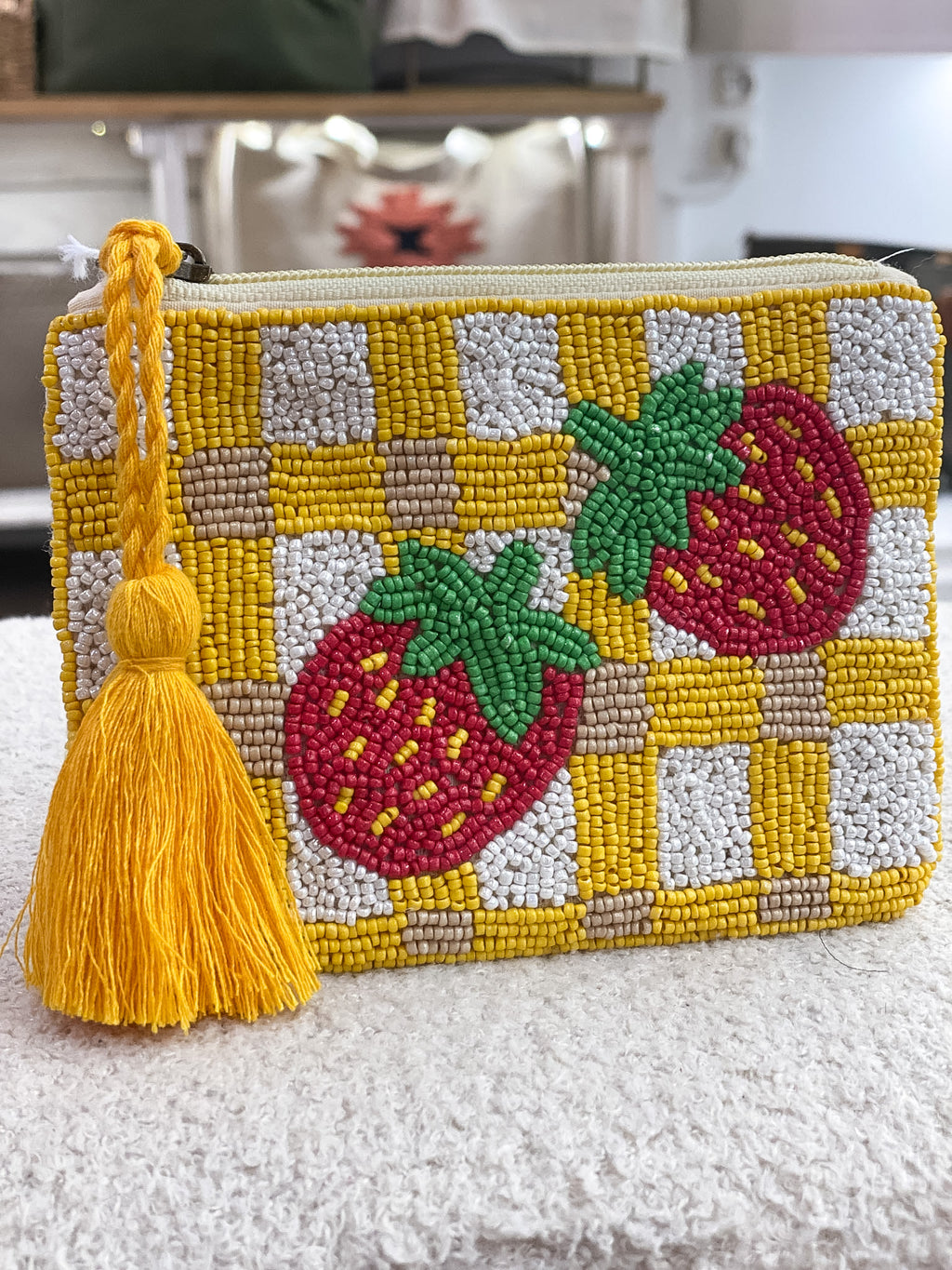 Pochette zippée perlée à carreaux et fruits colorés