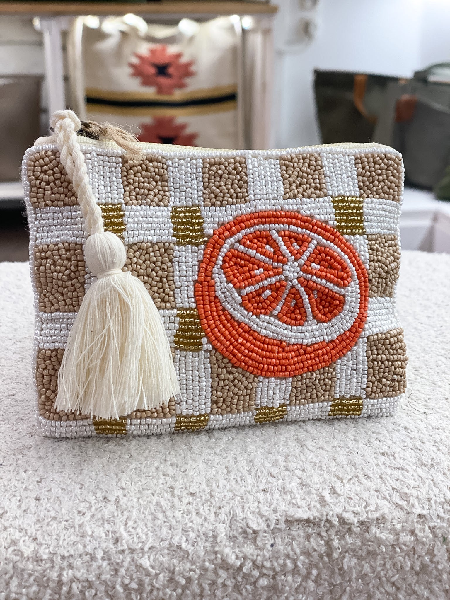 Pochette zippée perlée à carreaux et fruits colorés