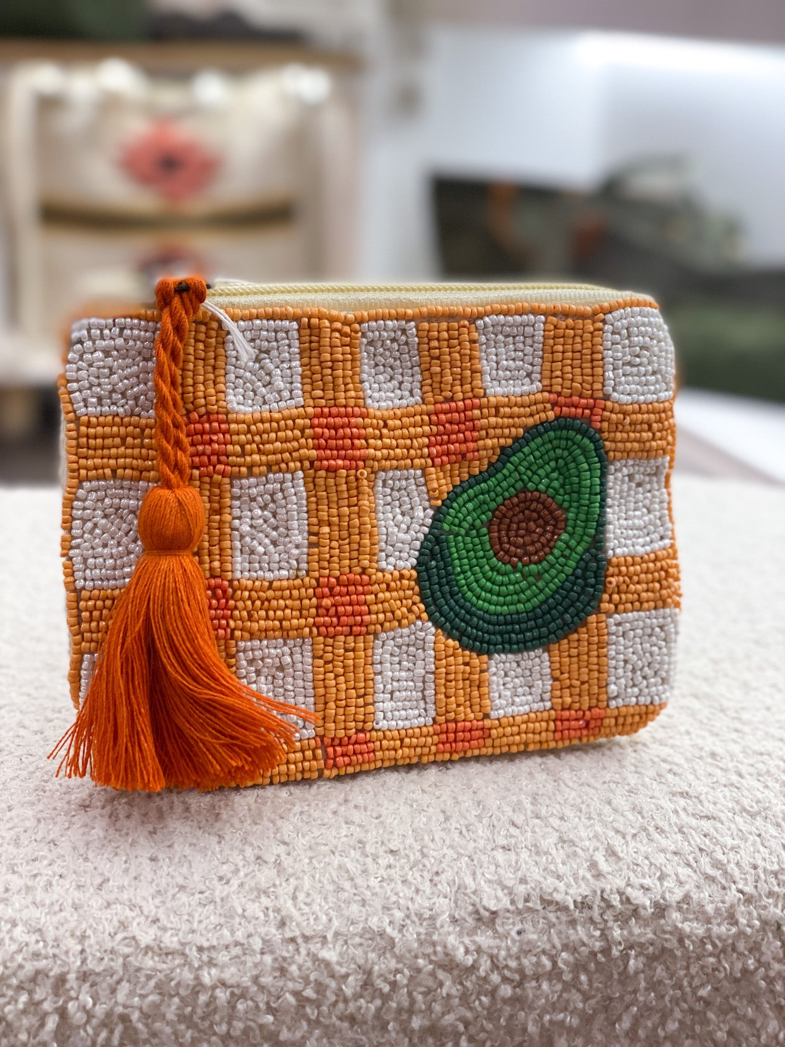 Pochette zippée perlée à carreaux et fruits colorés