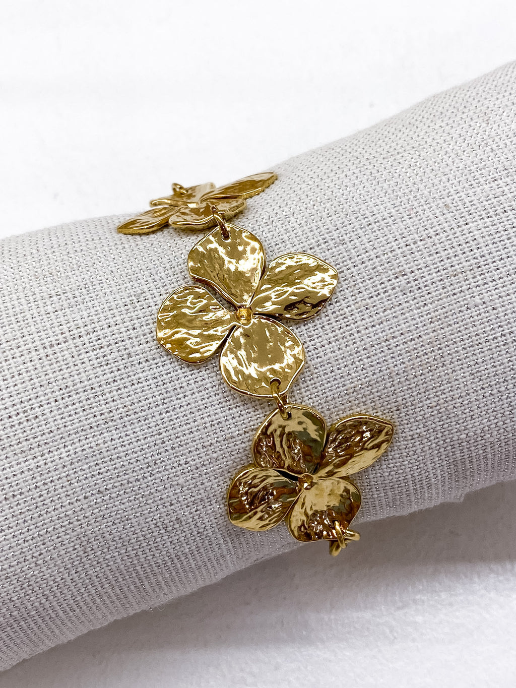 Bracelet fleurs martelées sur chaîne épaisse