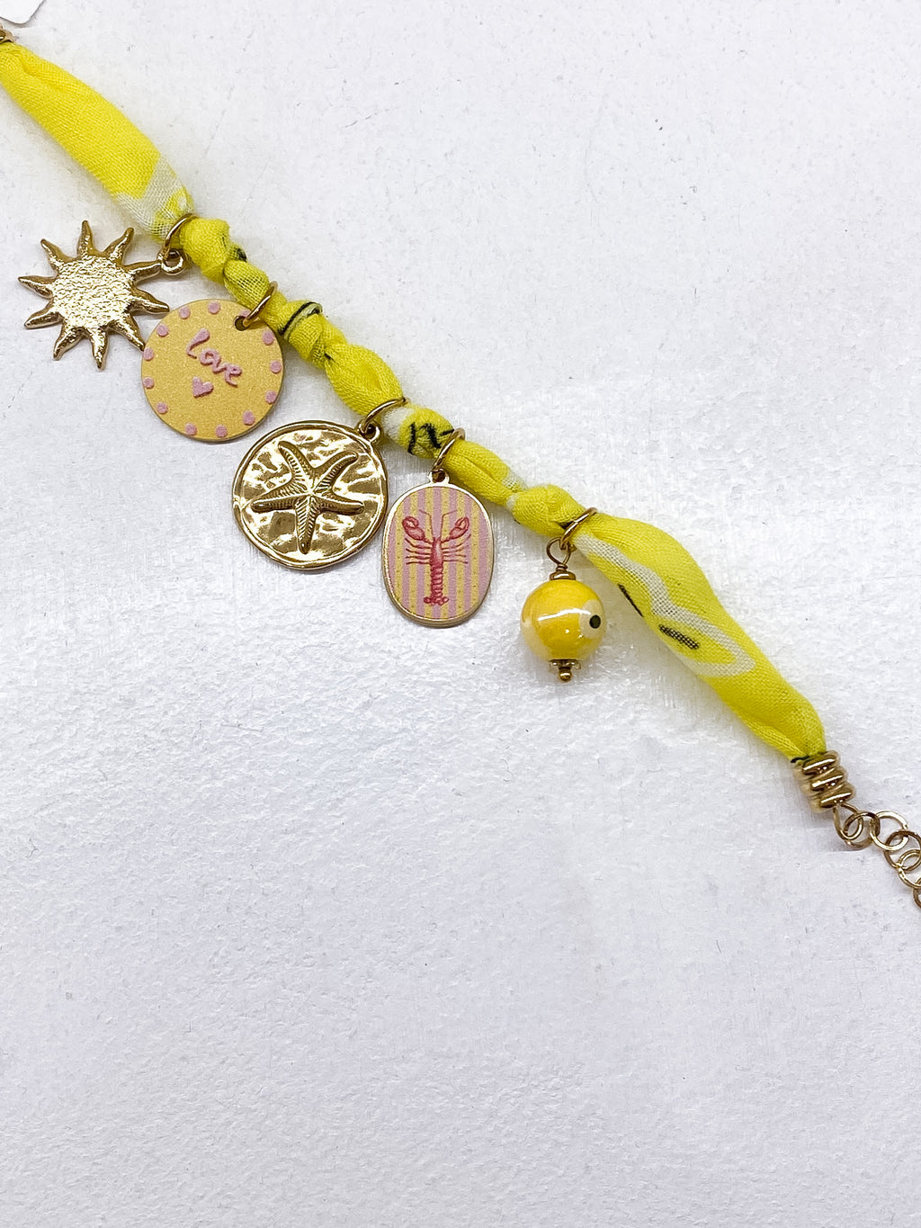 Bracelet en tissu bandana et pampilles dorées