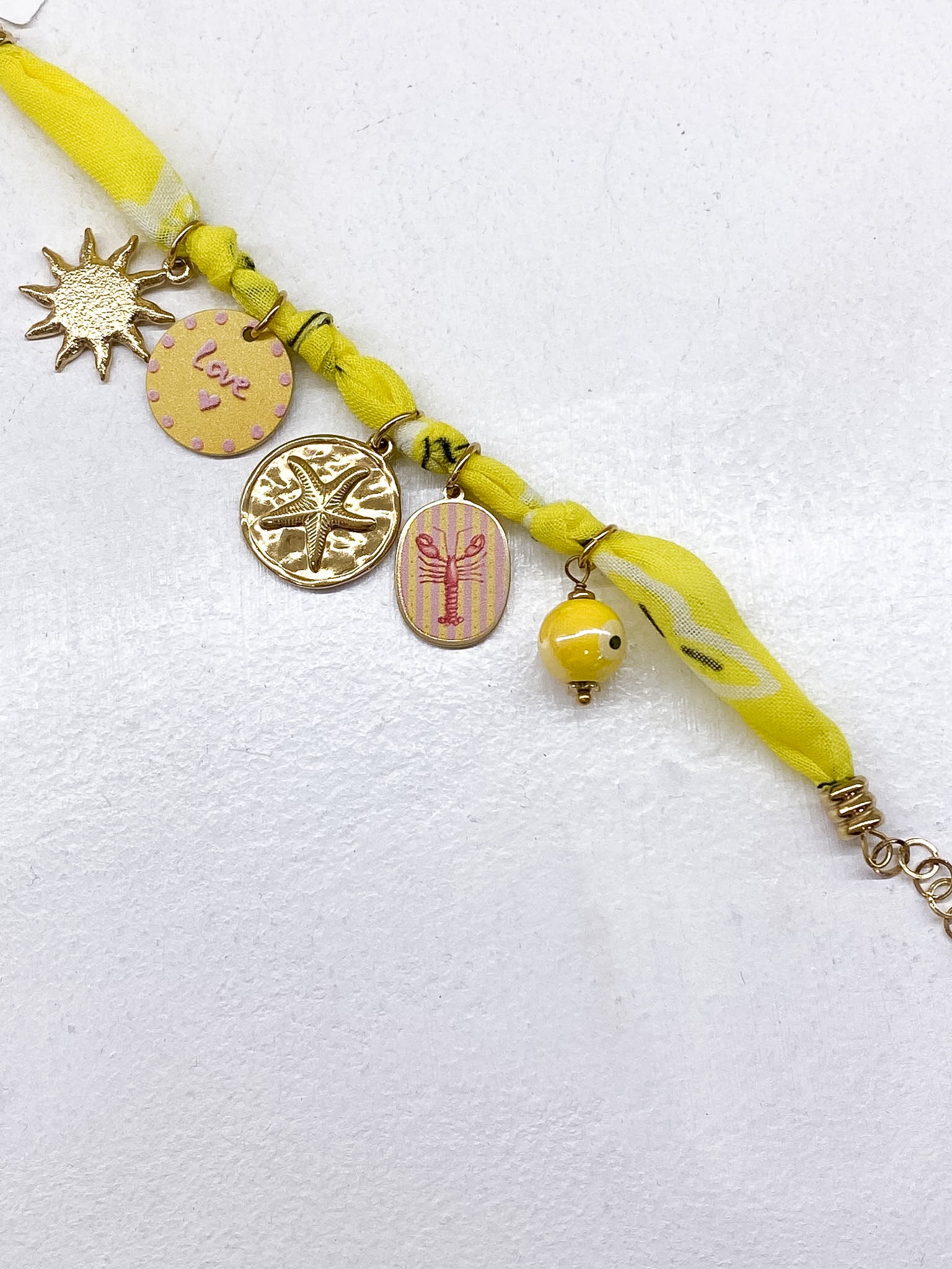 Bracelet en tissu bandana et pampilles dorées