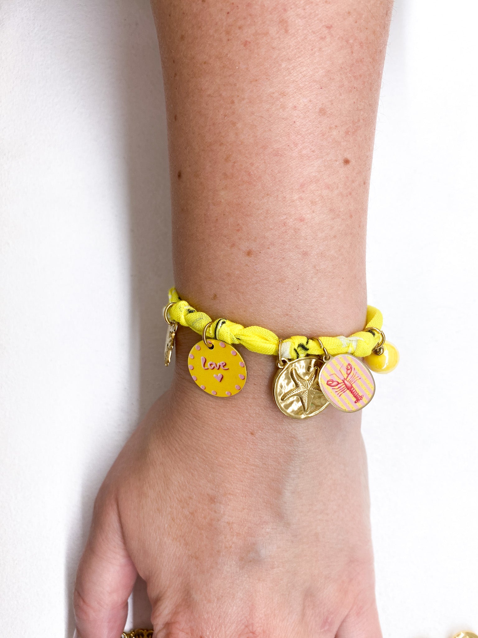 Bracelet en tissu bandana et pampilles dorées
