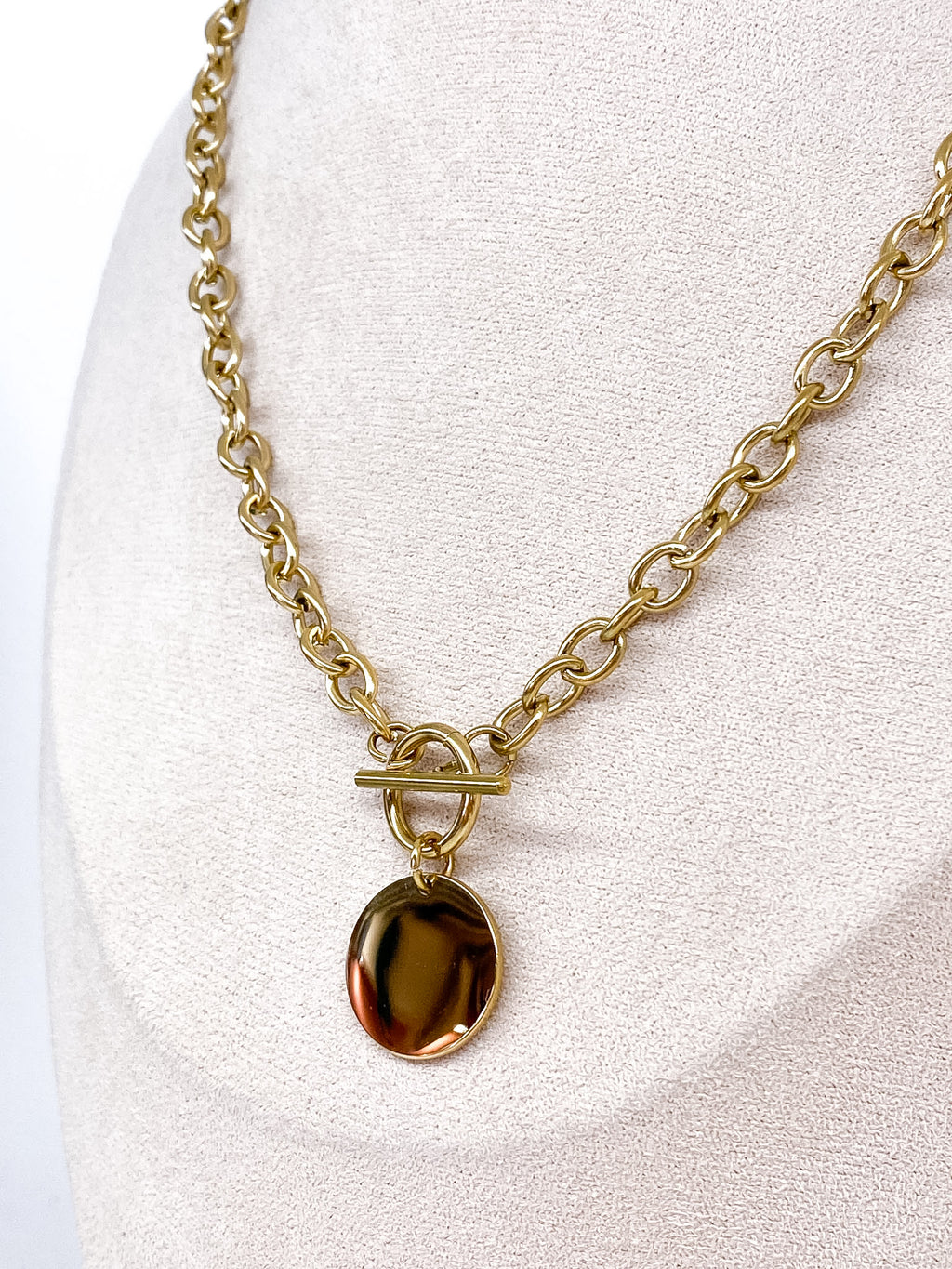 Collier chaîne épaisse avec médaillon rond