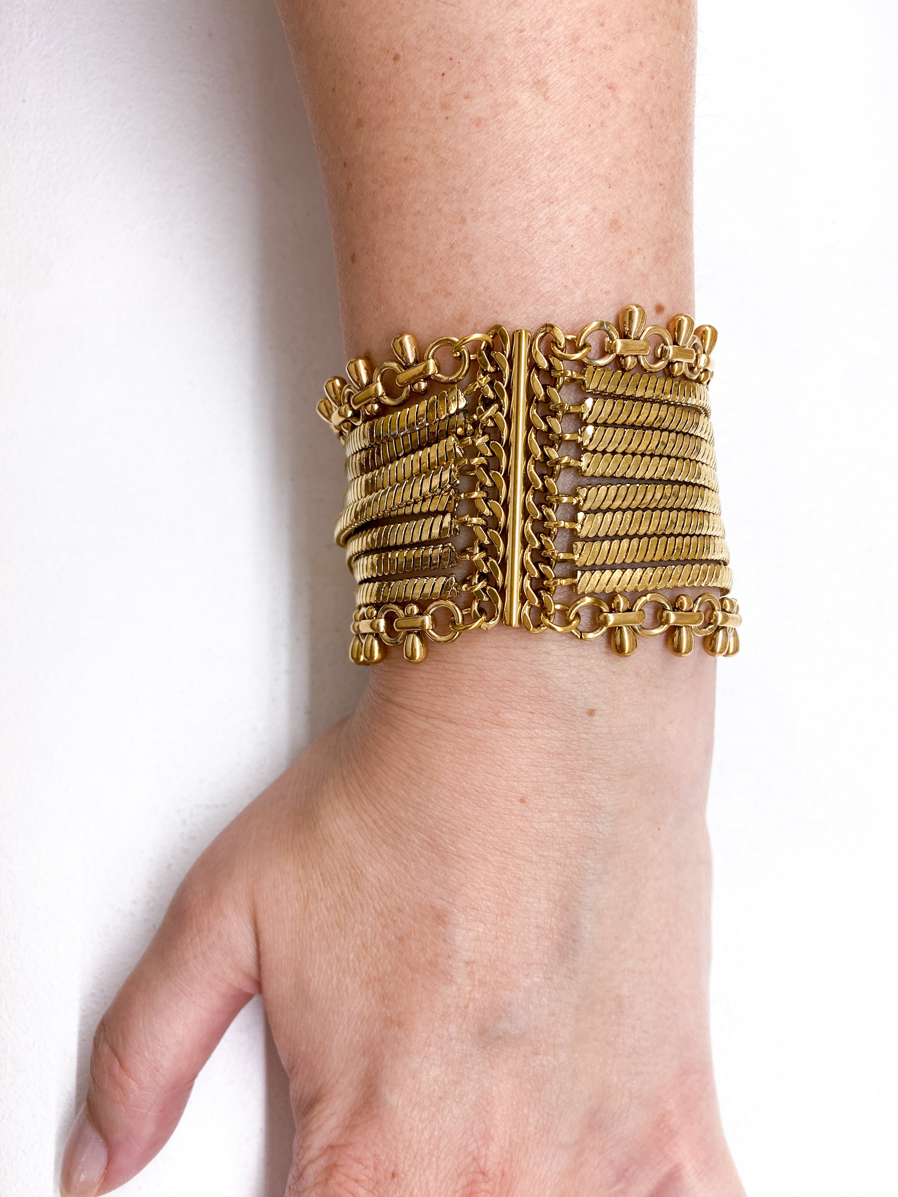 Bracelet manchette chaînes dorées en acier inoxydable
