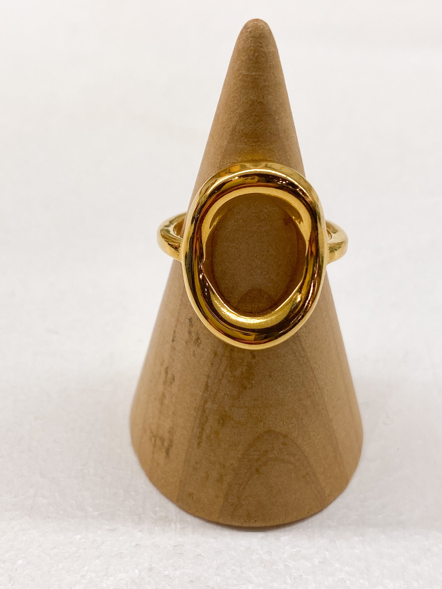Bague ovale fine en acier inoxydable – contour lisse et brillant