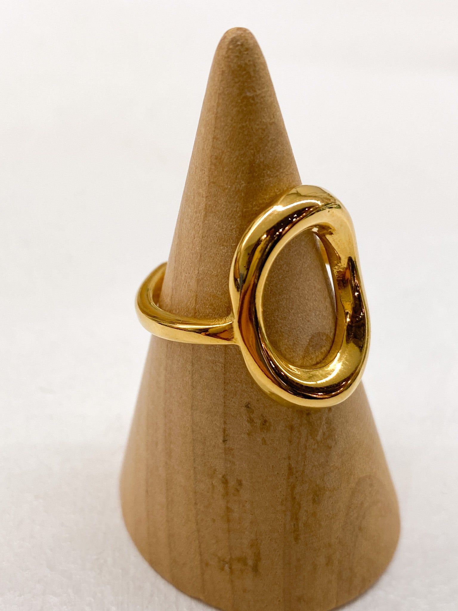 Bague ovale fine en acier inoxydable – contour lisse et brillant