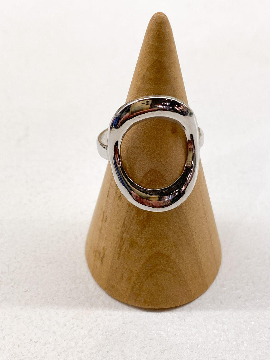 Bague ovale fine en acier inoxydable – contour lisse et brillant