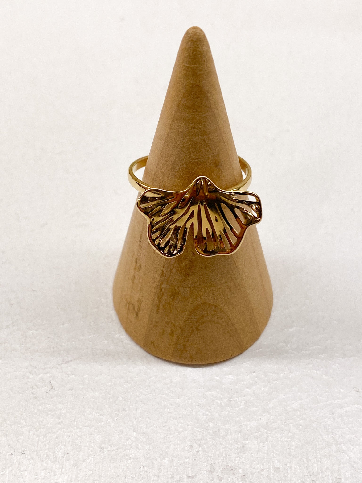 Bague fine ginkgo ajouré en acier inoxydable