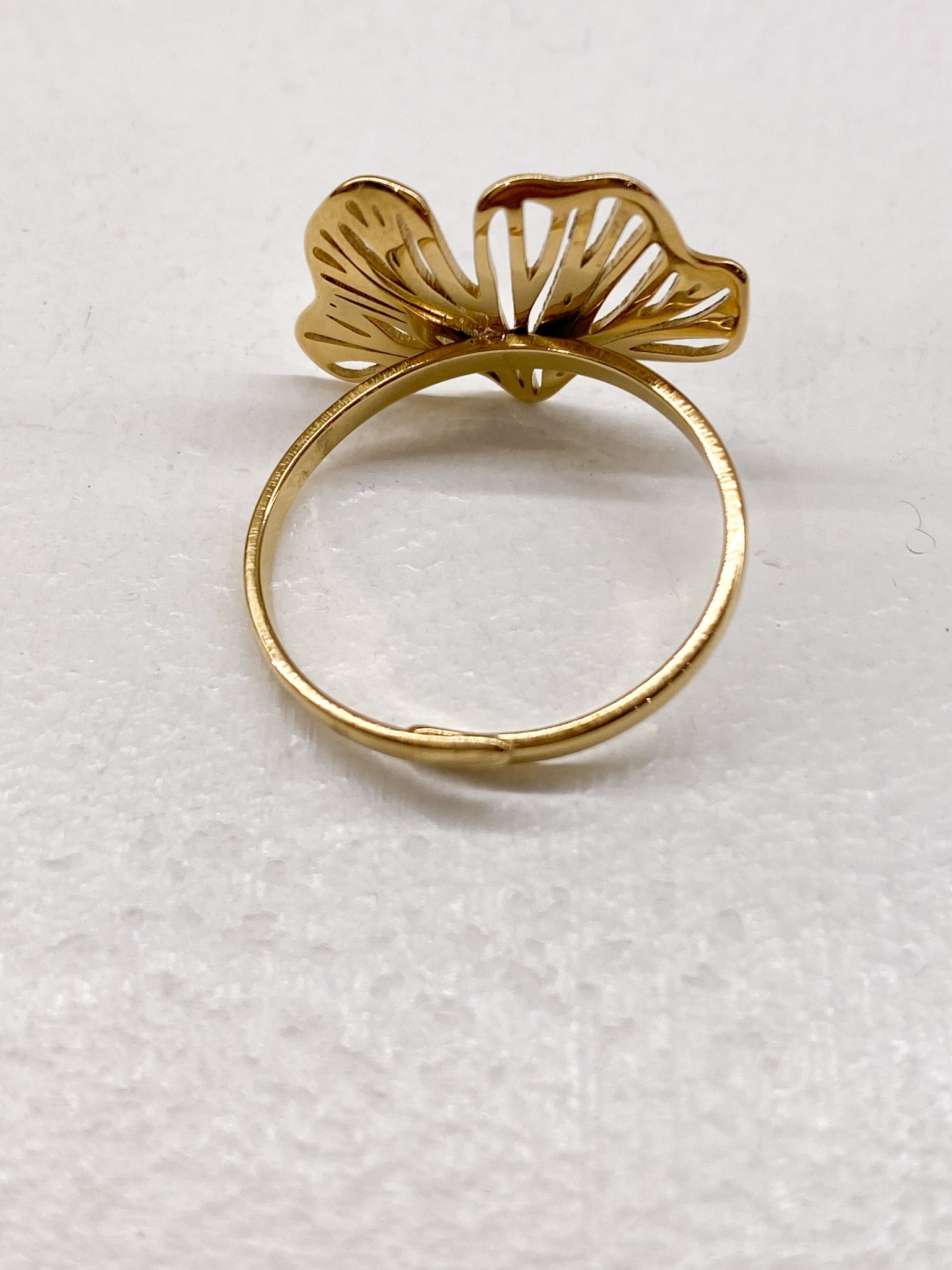 Bague fine ginkgo ajouré en acier inoxydable