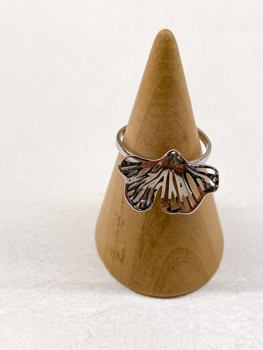 Bague fine ginkgo ajouré en acier inoxydable