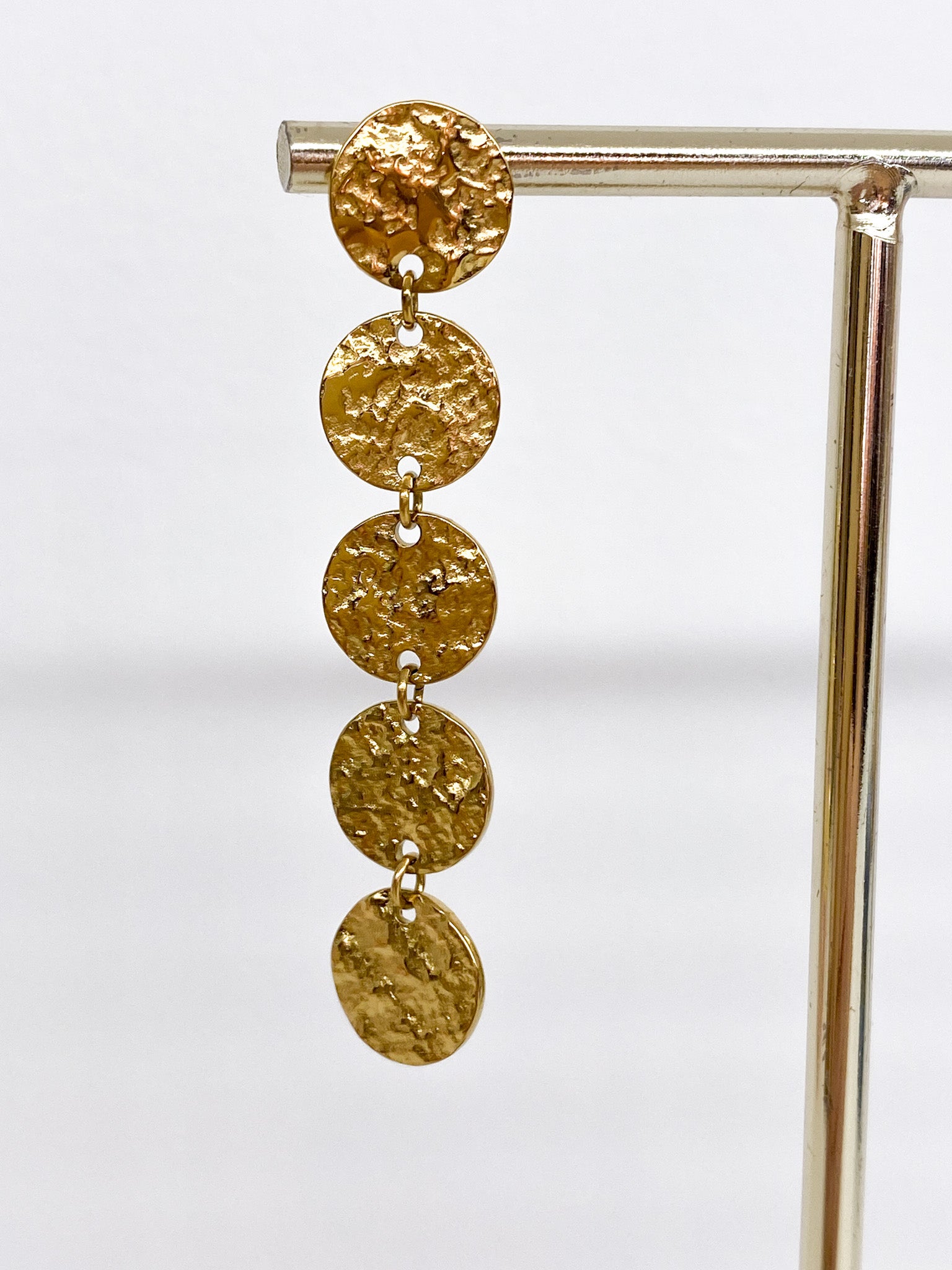 Boucles d’oreilles longues cercles martelés